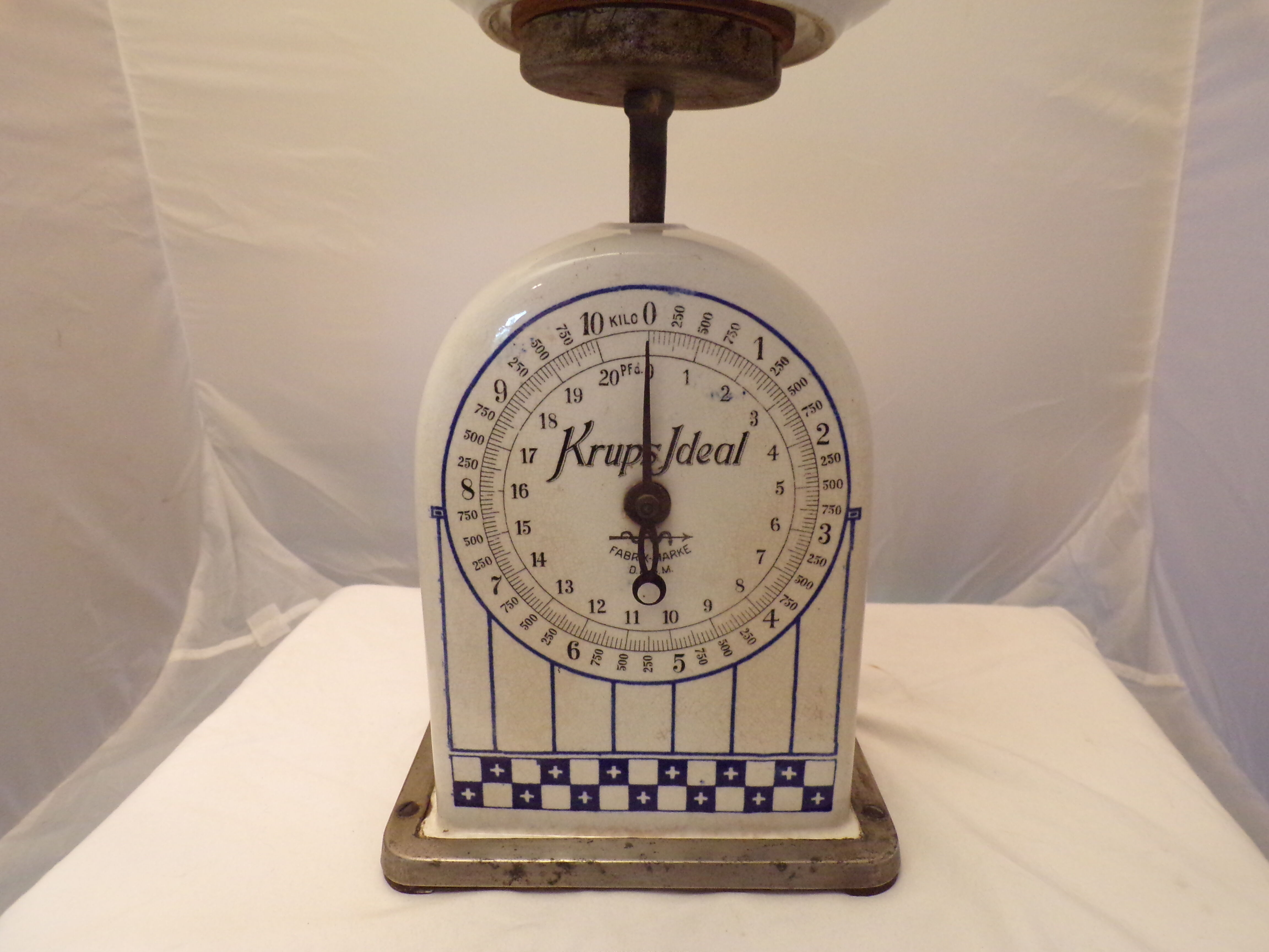 Kitchen scales white and blue porcelain Krups vintage 10 kg