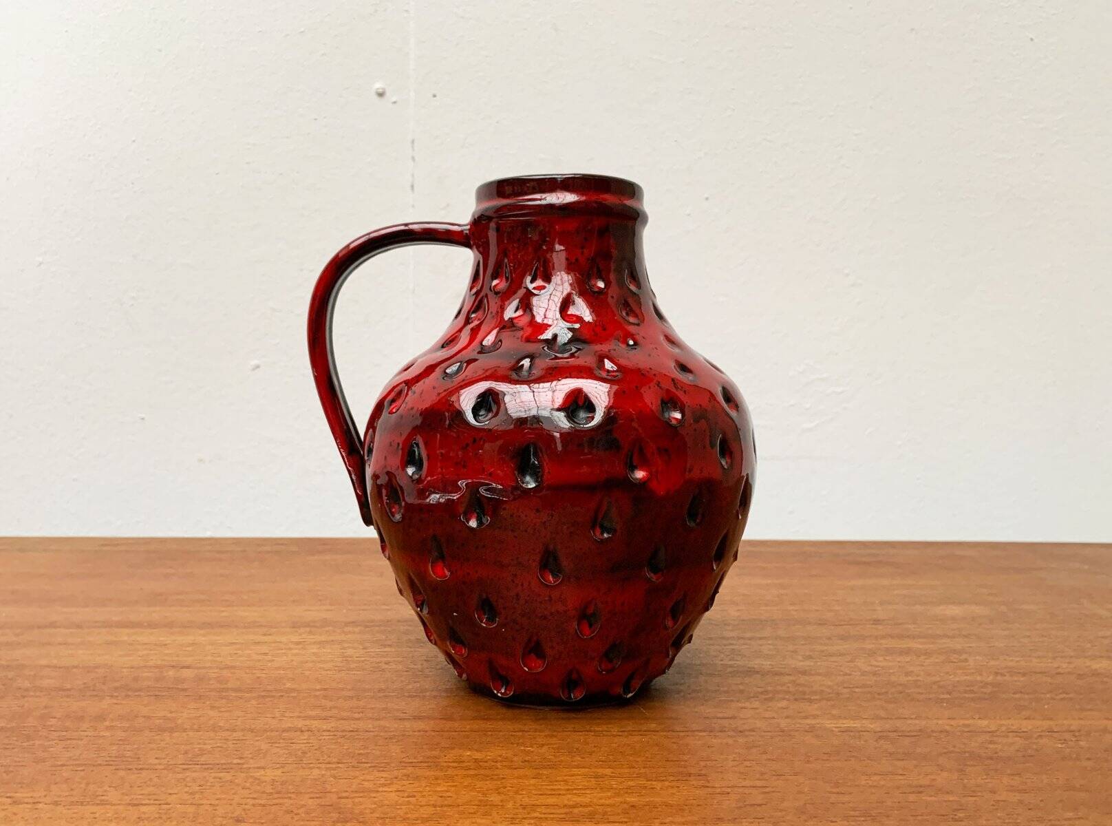 Strawberry pottery vase by Fratelli Fanciullacci for Bitossi, 1960s.