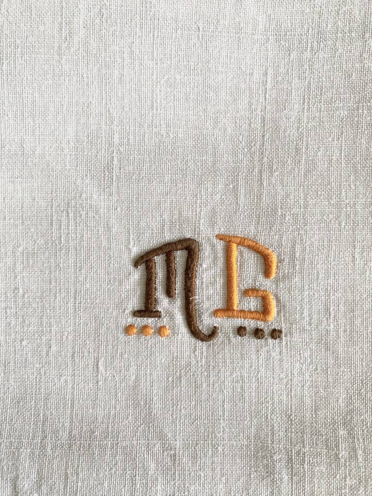 Hand-embroidered napkins, mono MG, Venice days - 57x54 cm - linen