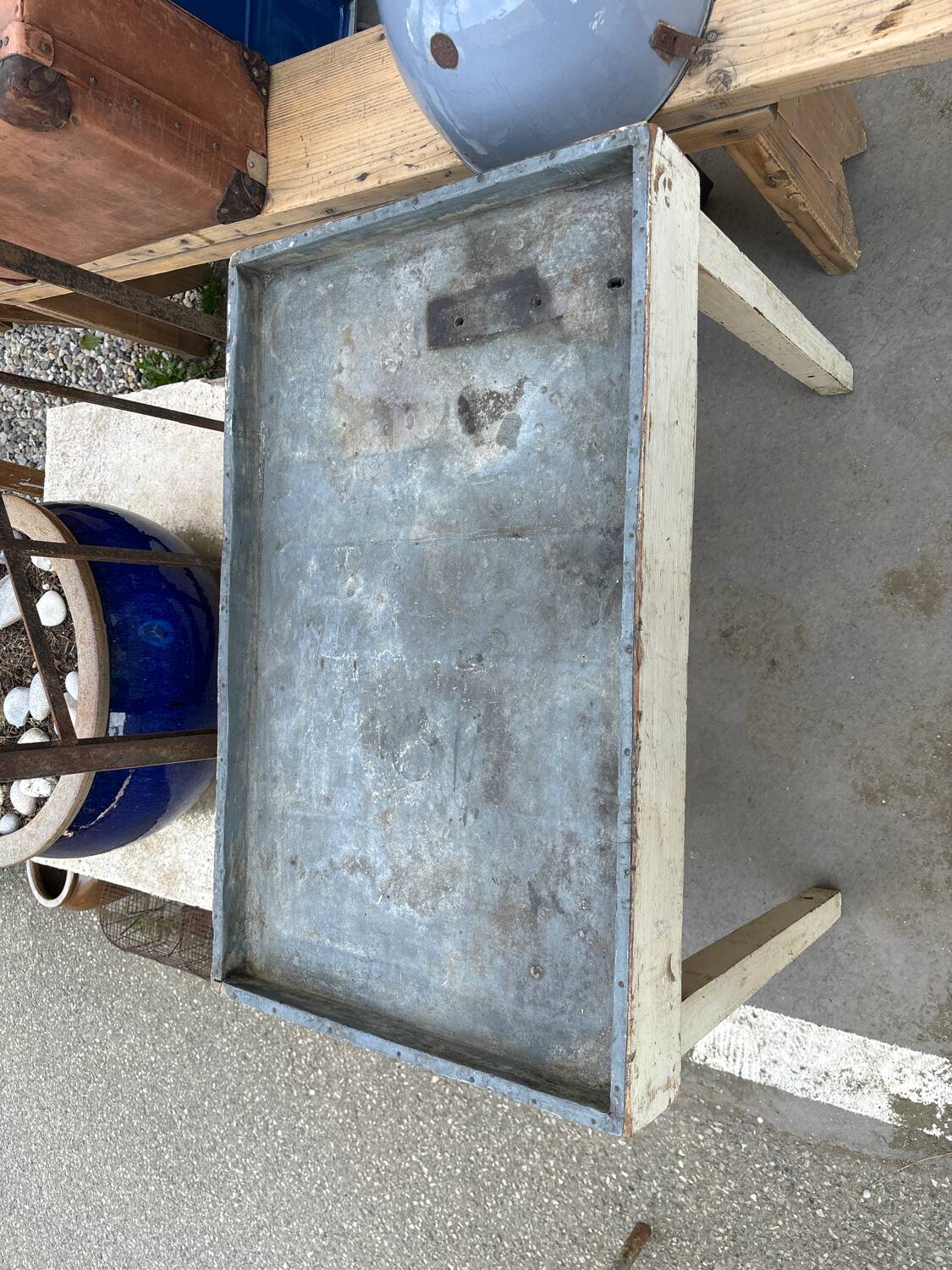Zinc lifting table