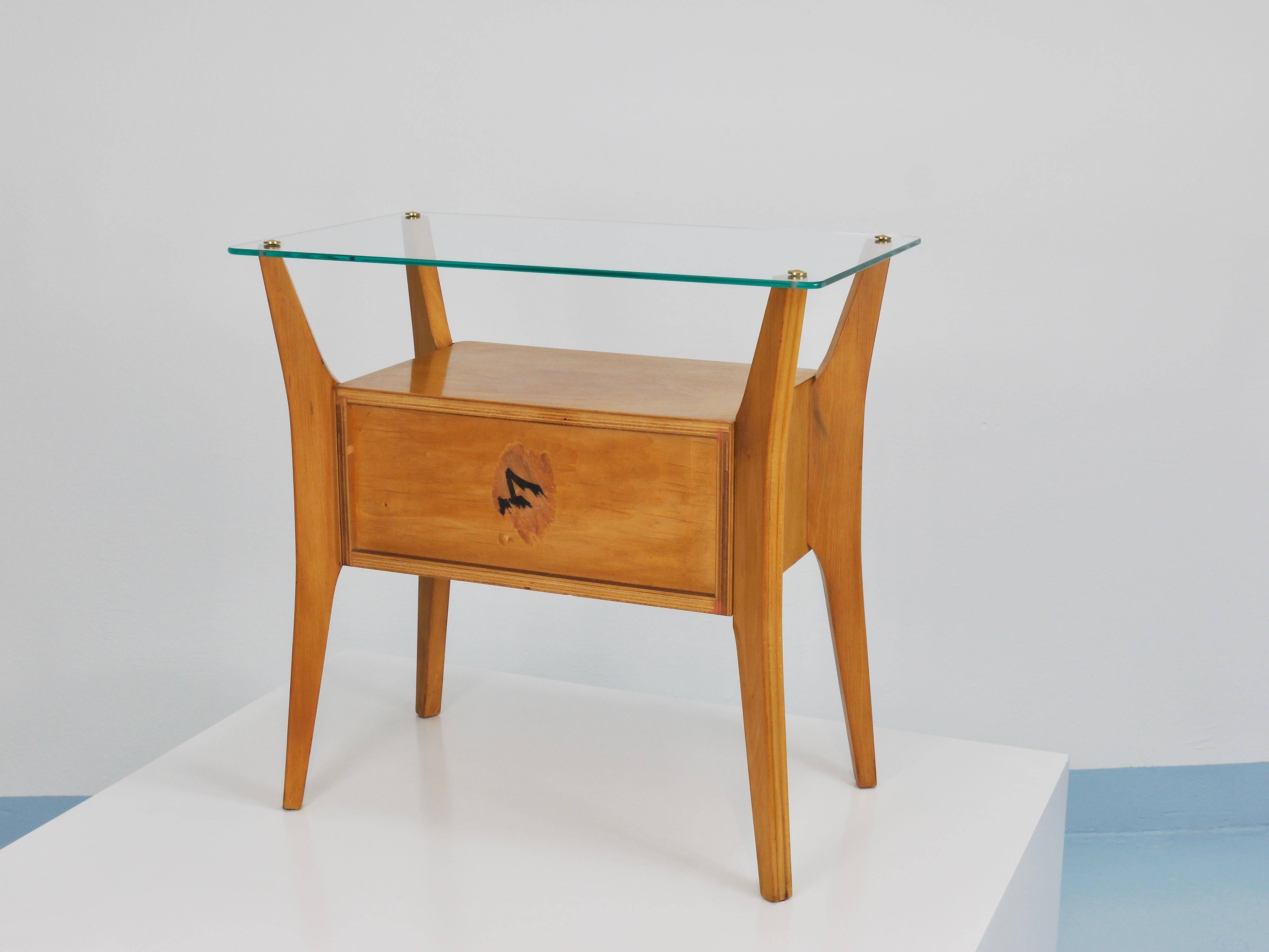 Gio Ponti bedside table in maple and walnut, La Permanente Mobili Cantù, 1940s