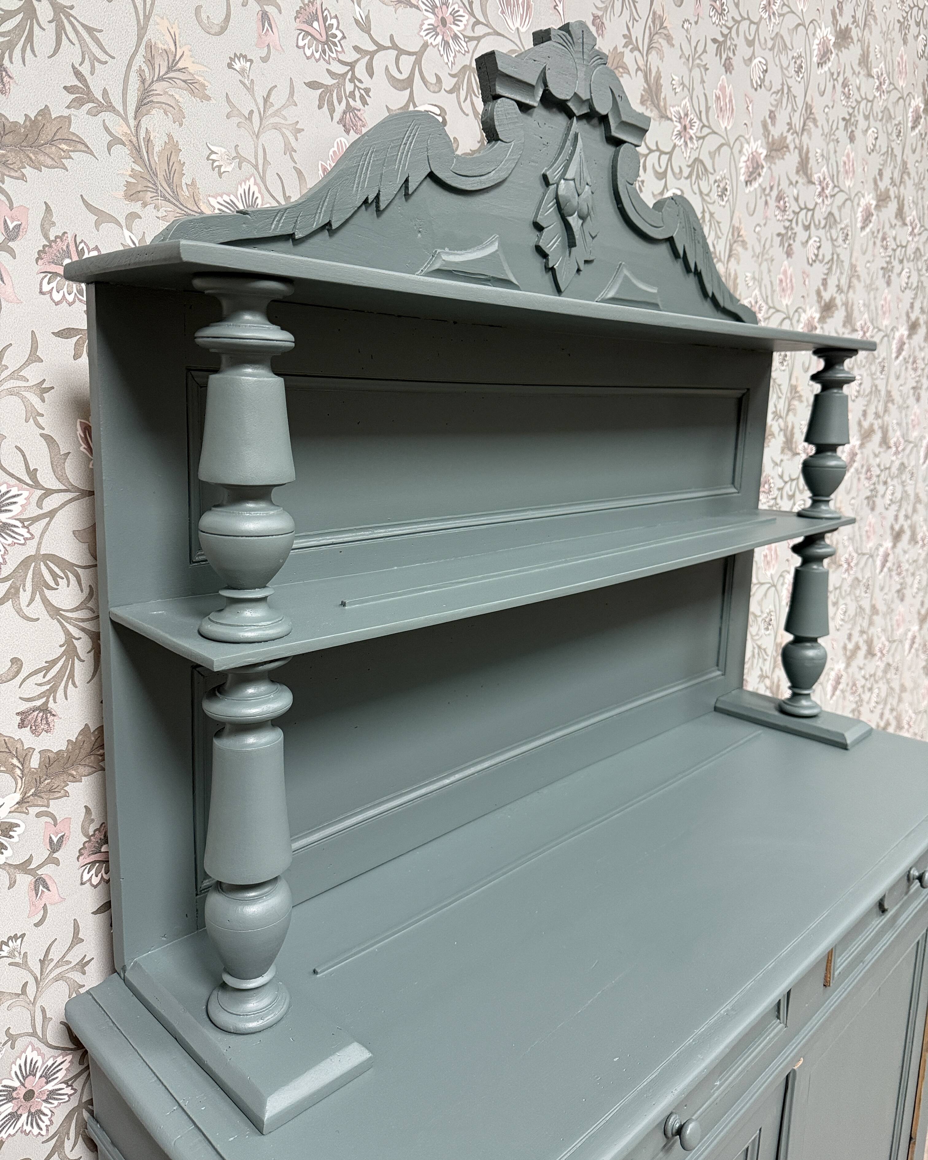 Saint Hubert green-grey dresser (renovated)