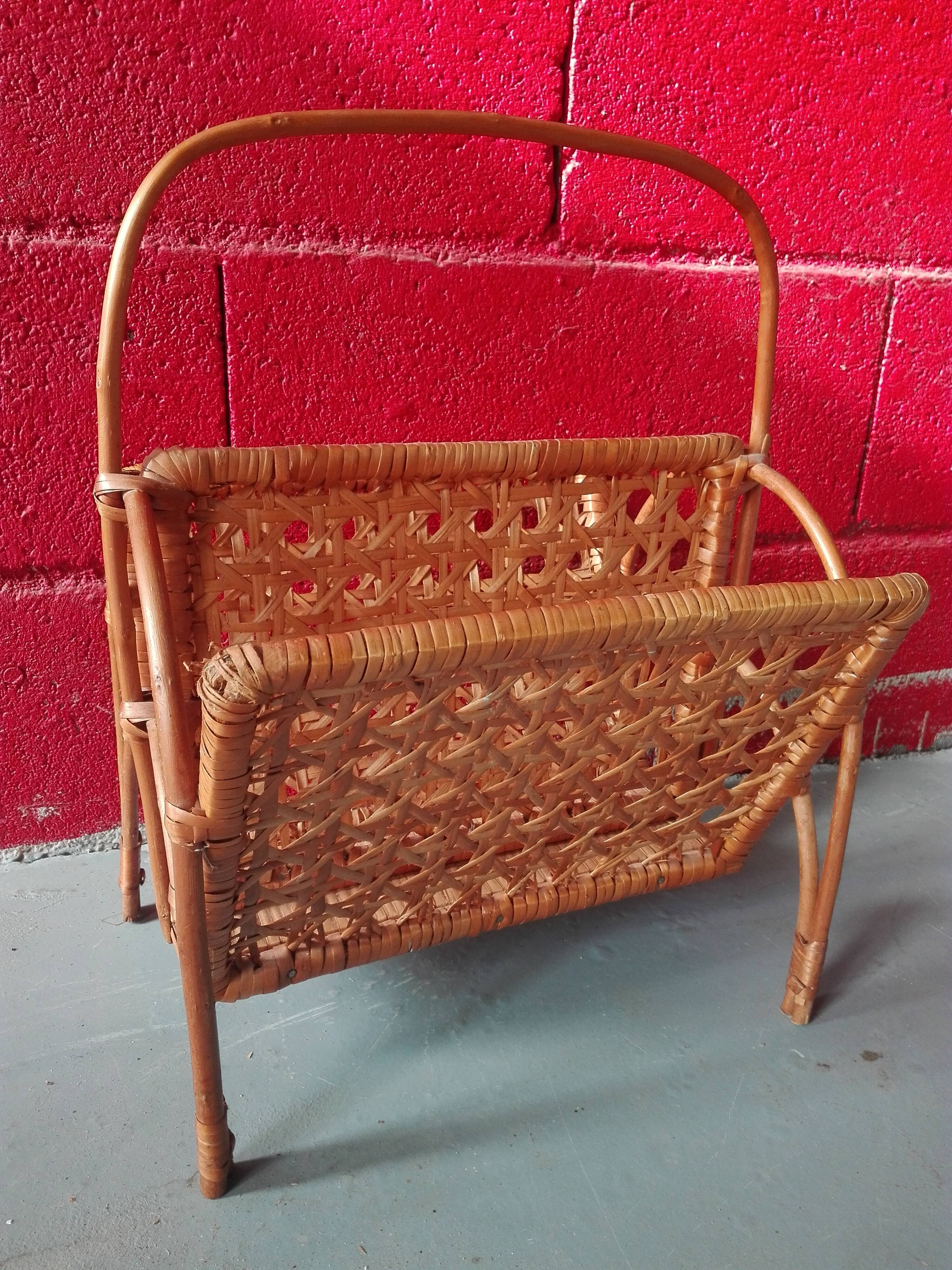 Rattan magazines holder