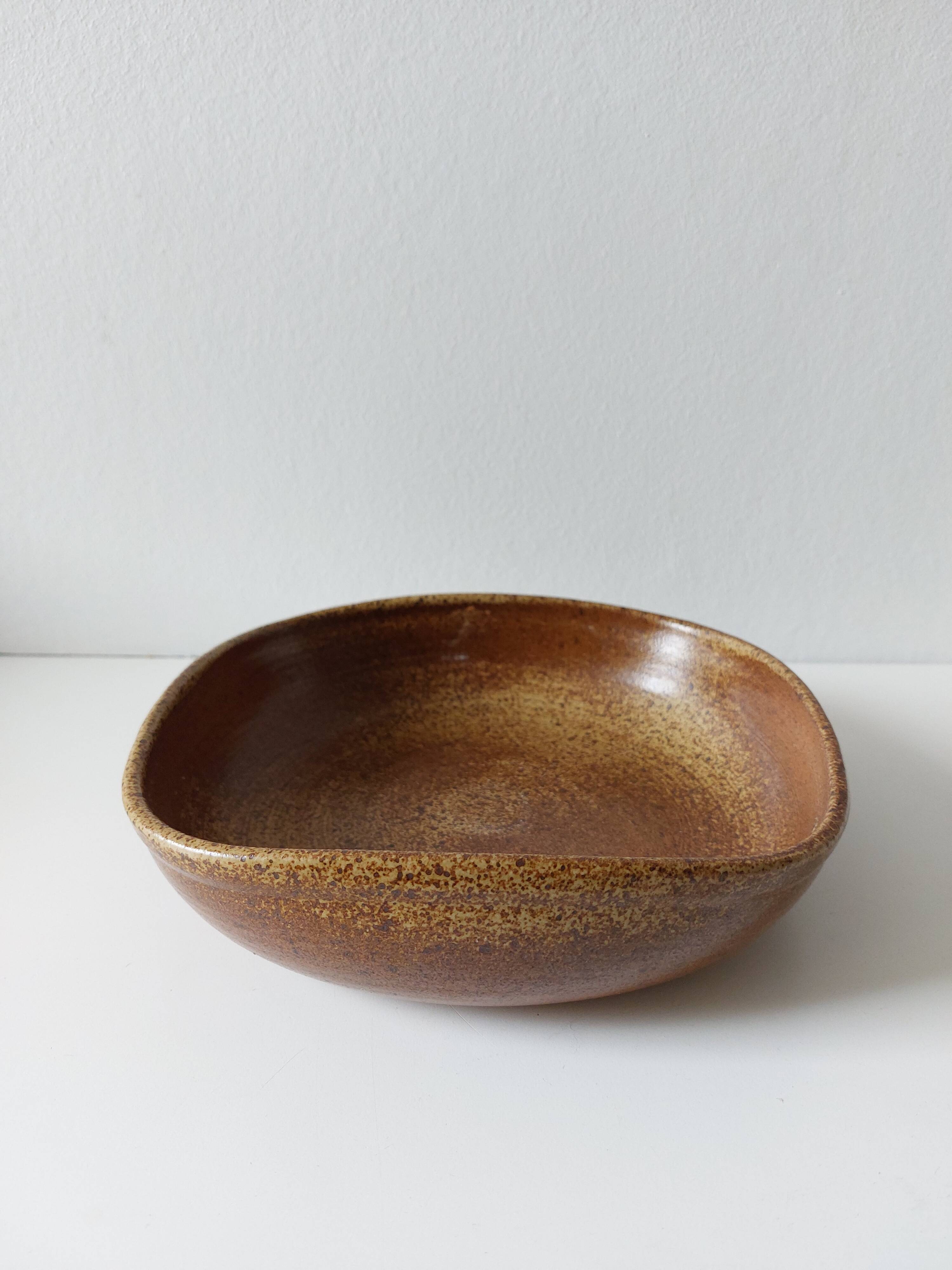 Square plate in vintage sandstone