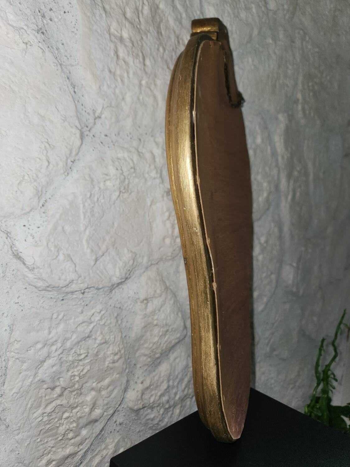 Crested mirror