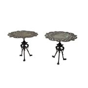 Ensemble de 2 coupes gothiques en bronze, années 1950
