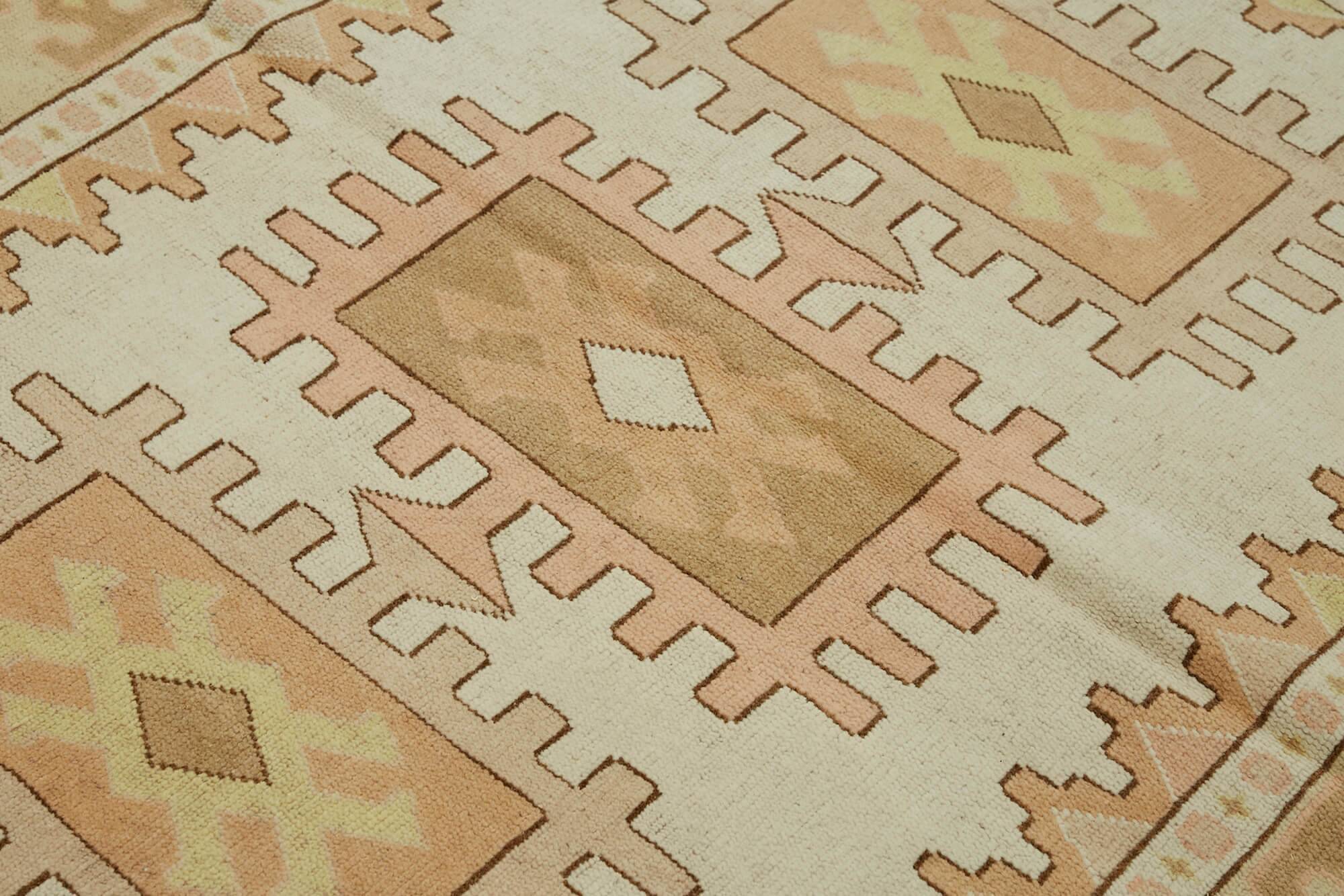 Turkish Vintage Anatolian Rug 139 cm x 166 cm