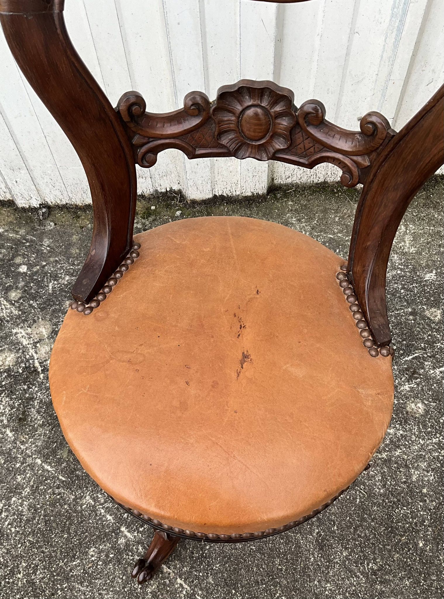 Chaise de harpiste en noyer massif milieu 19ème