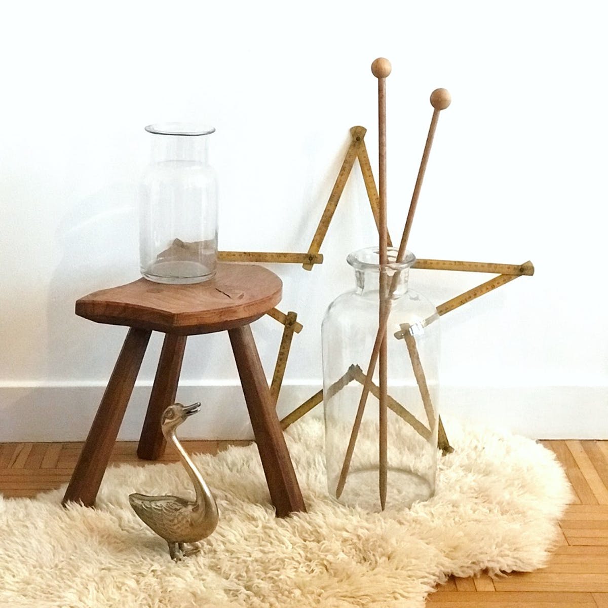 Tabouret tripode en bois massif