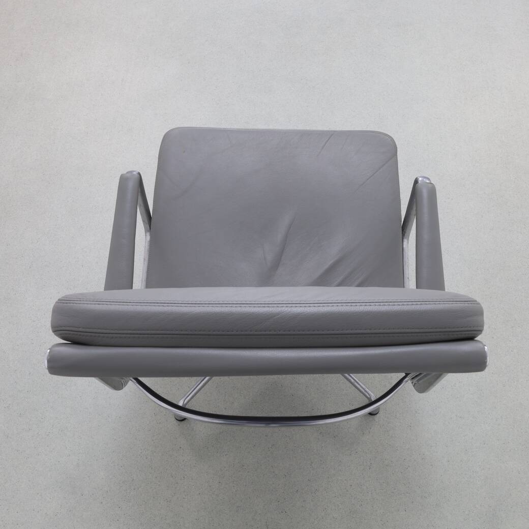 Soft Pad Chair EA 222 – Lounge by Charles and Ray Eames for Vitra