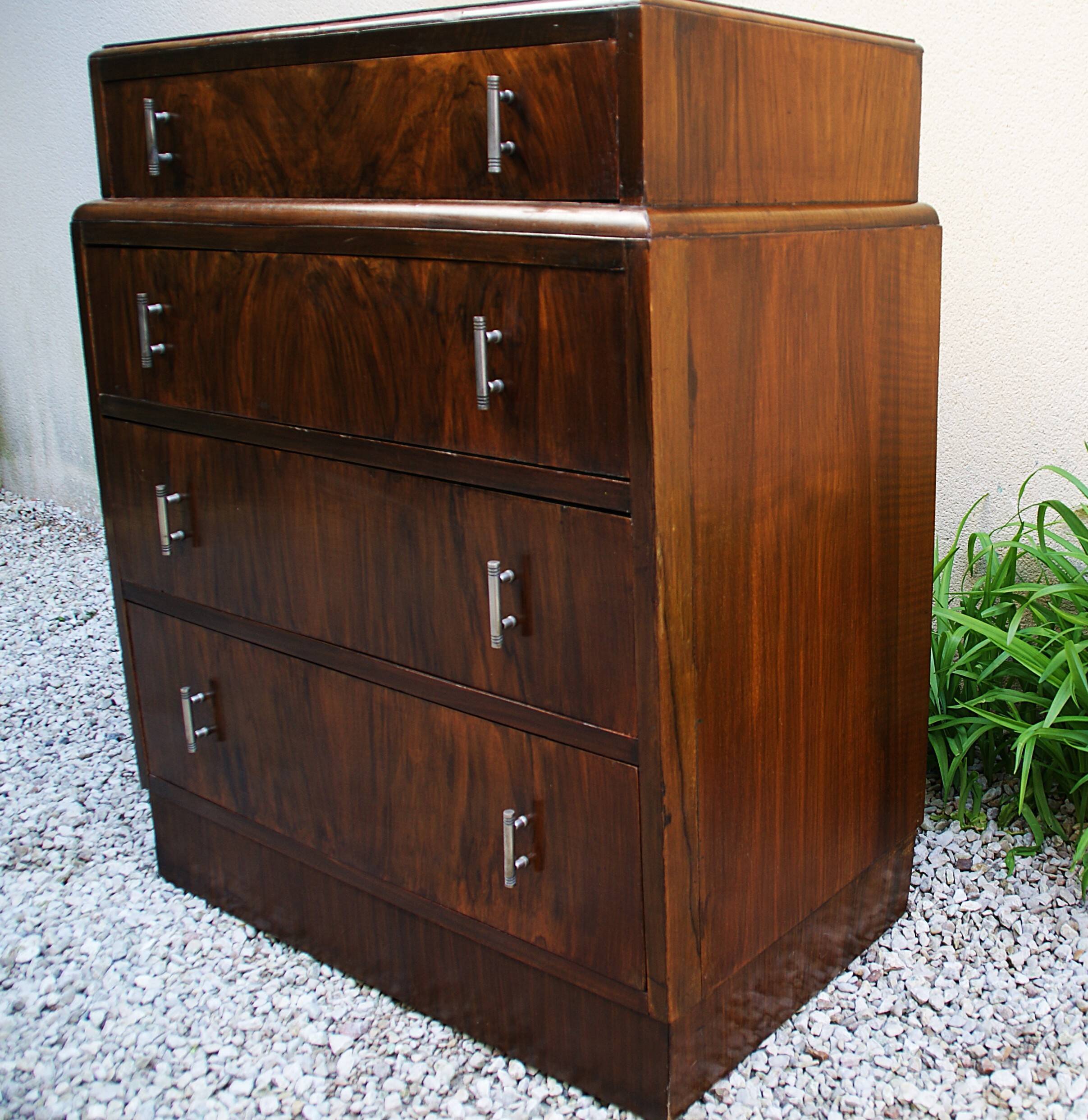 Pretty little Art Deco chest of drawers from the 1930s in walnut.
