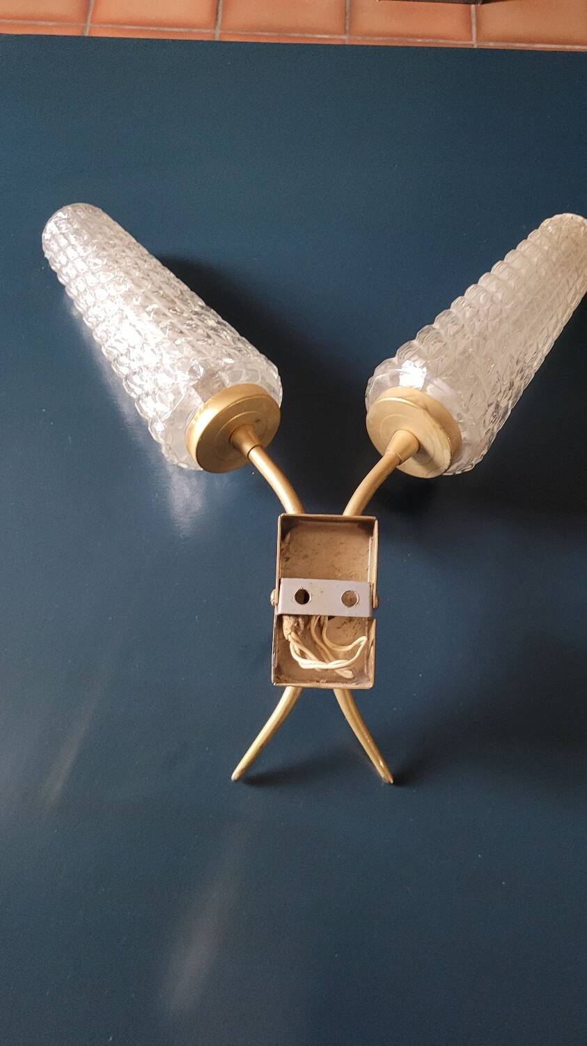 Golden metal wall light with 2 branches