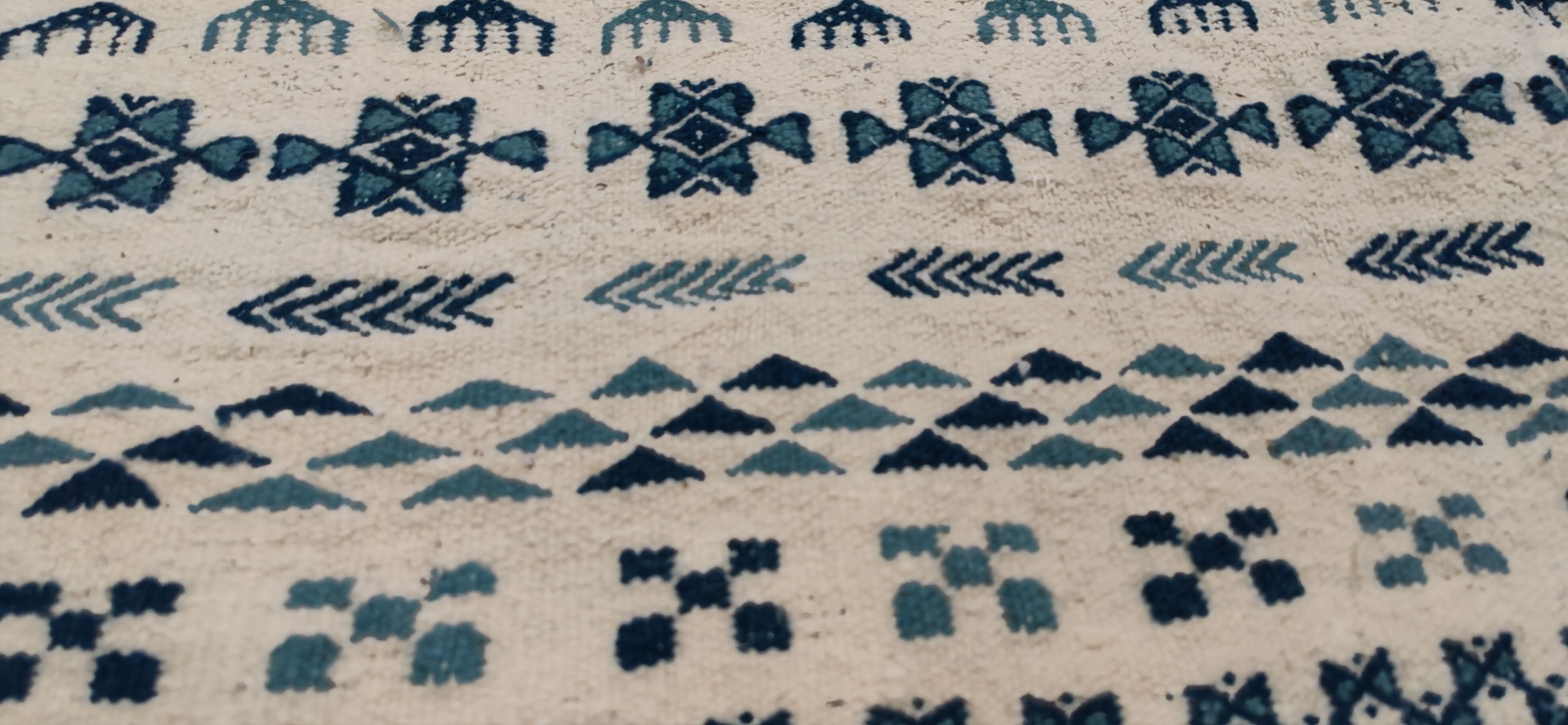 Carpet in natural wool 130x220cm