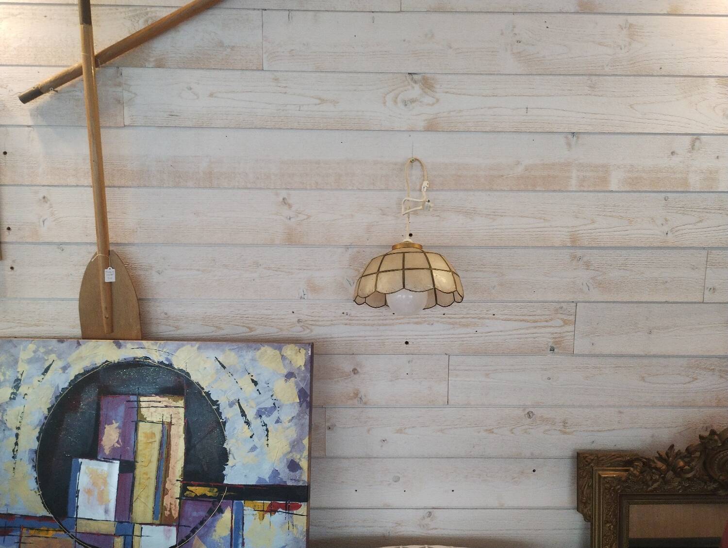 Mother-of-pearl suspension