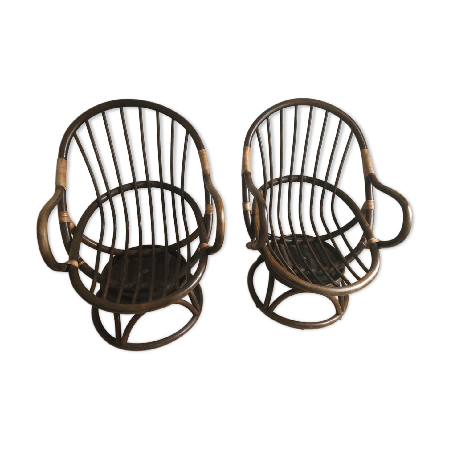 Lot of two rotating rattan chairs