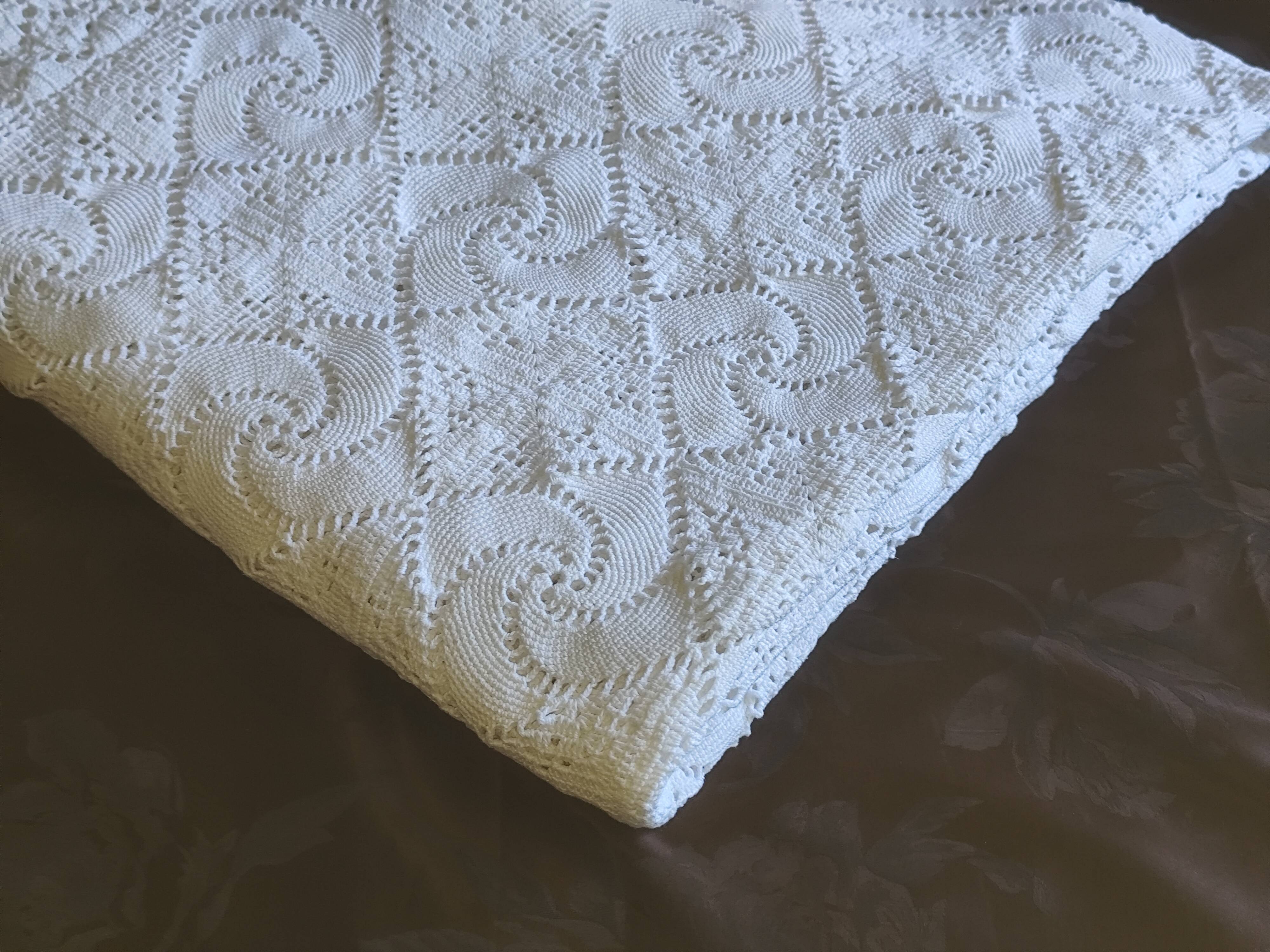 White cotton bedspread, Old crochet bedspread