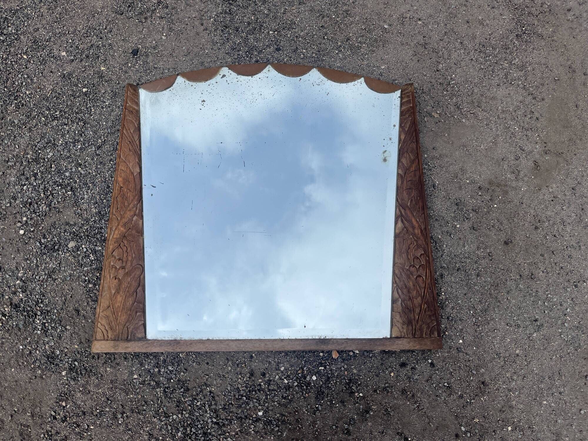 Art Deco mirror with carved wood, featuring floral motifs from the 1930s.