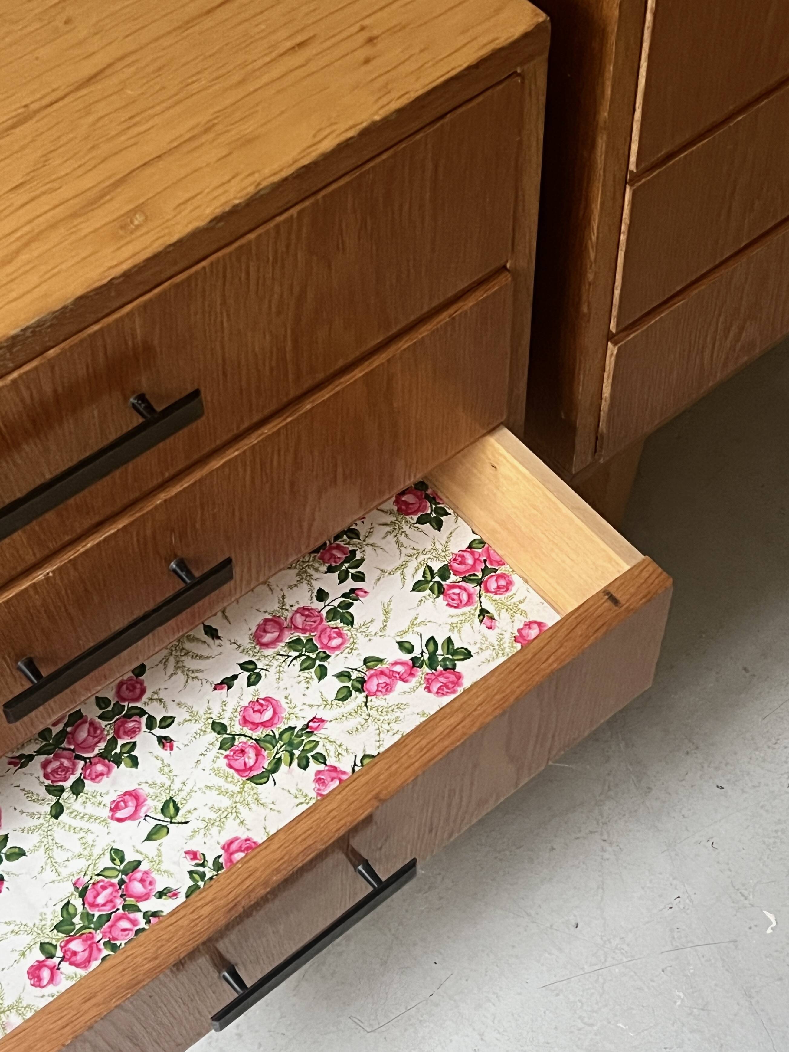Pair of modernist honey wood bedside tables, 1950 design.