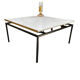 Table basse vintage en marbre blanc avec contour sur 2 côtés en laiton doré.
