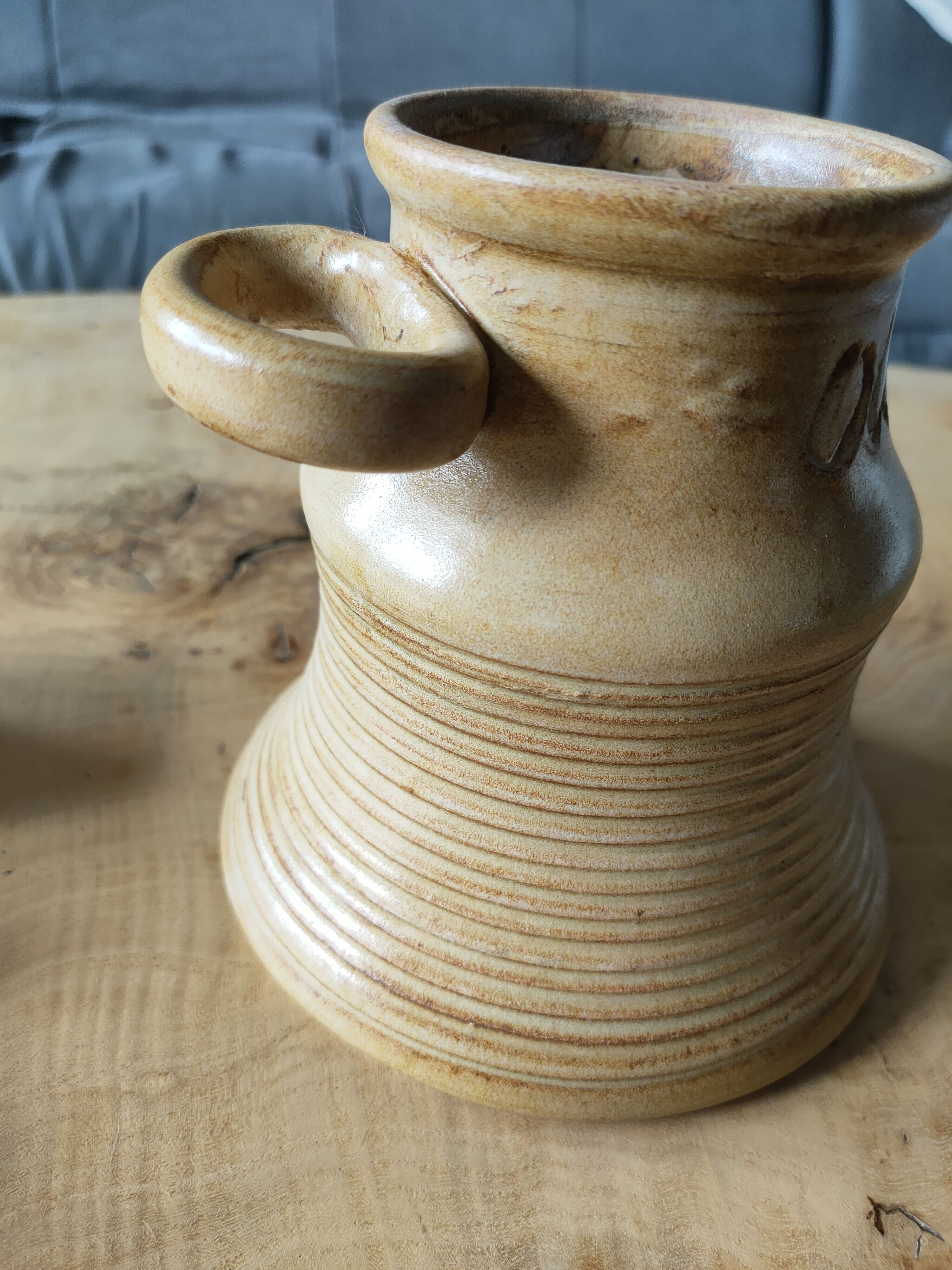 Olive pot in sandstone