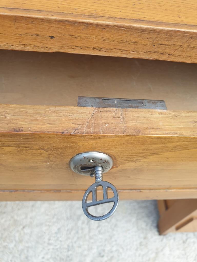 Desk 5 drawers 1 tablet vintage 1950