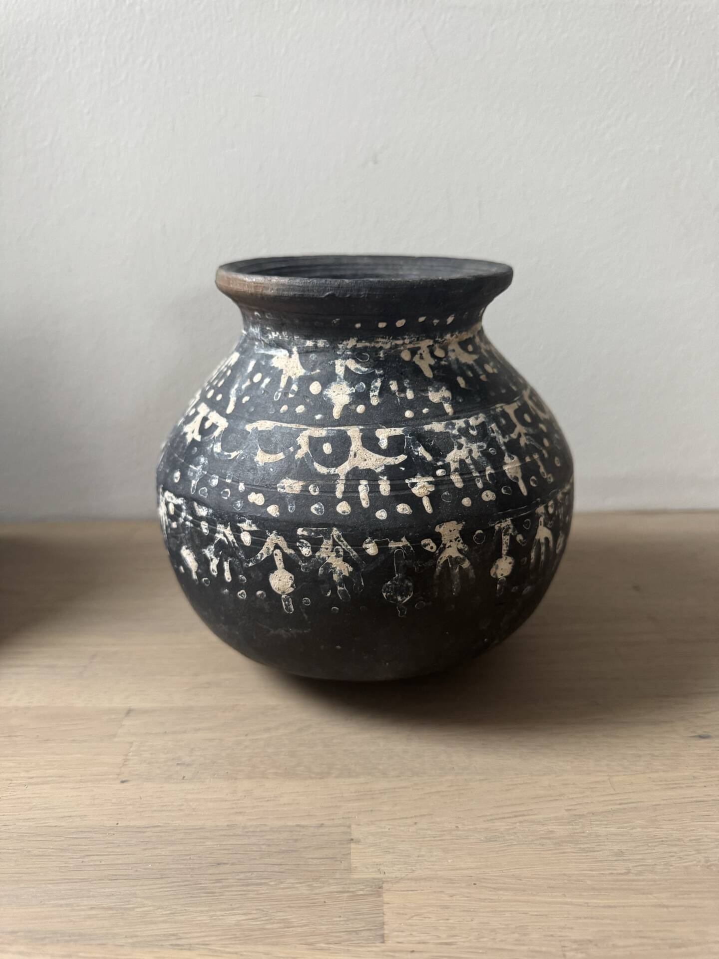 Lot of 3 ancient pots from Indonesia, black terracotta, wabi-sabi.