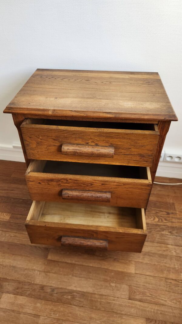 Anciens jolis meubles en bois trois tiroirs