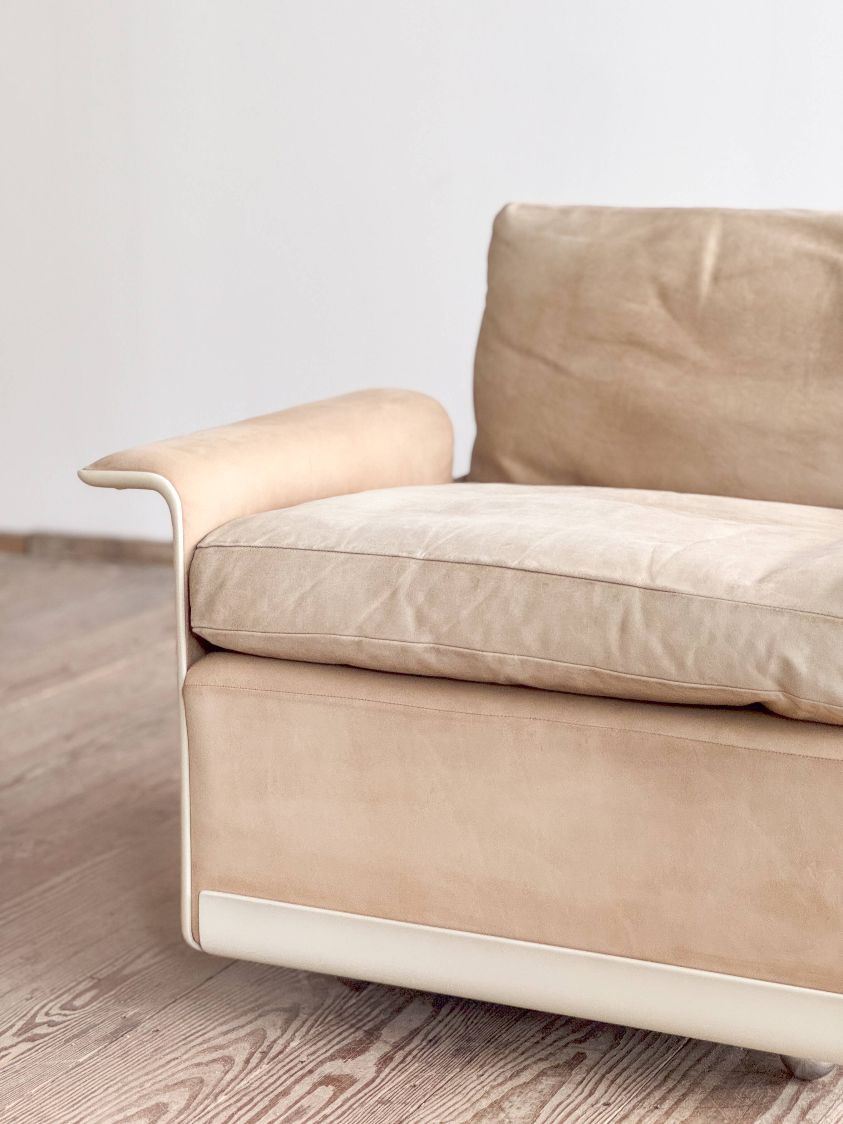 Fauteuil design 620 en cuir suédé beige par Dieter Rams, Vitsœ, Mid-Century