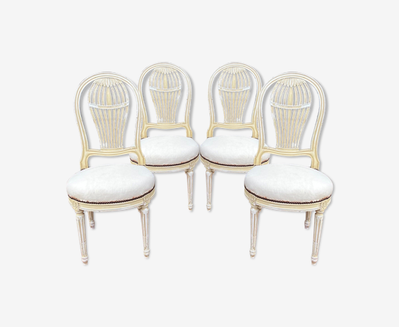 Suite de quatre chaises à dossier montgolfière de style Louis XVI