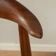 Chaise "corne de vache"  en noyer et similicuir noir