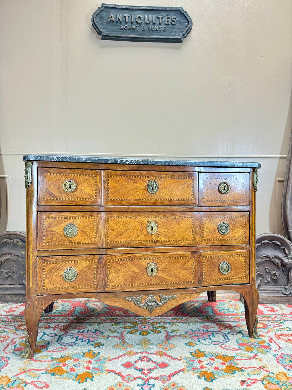 Kierchenbach Jean-adam commode à ressaut en marqueterie d’époque Louis XVI