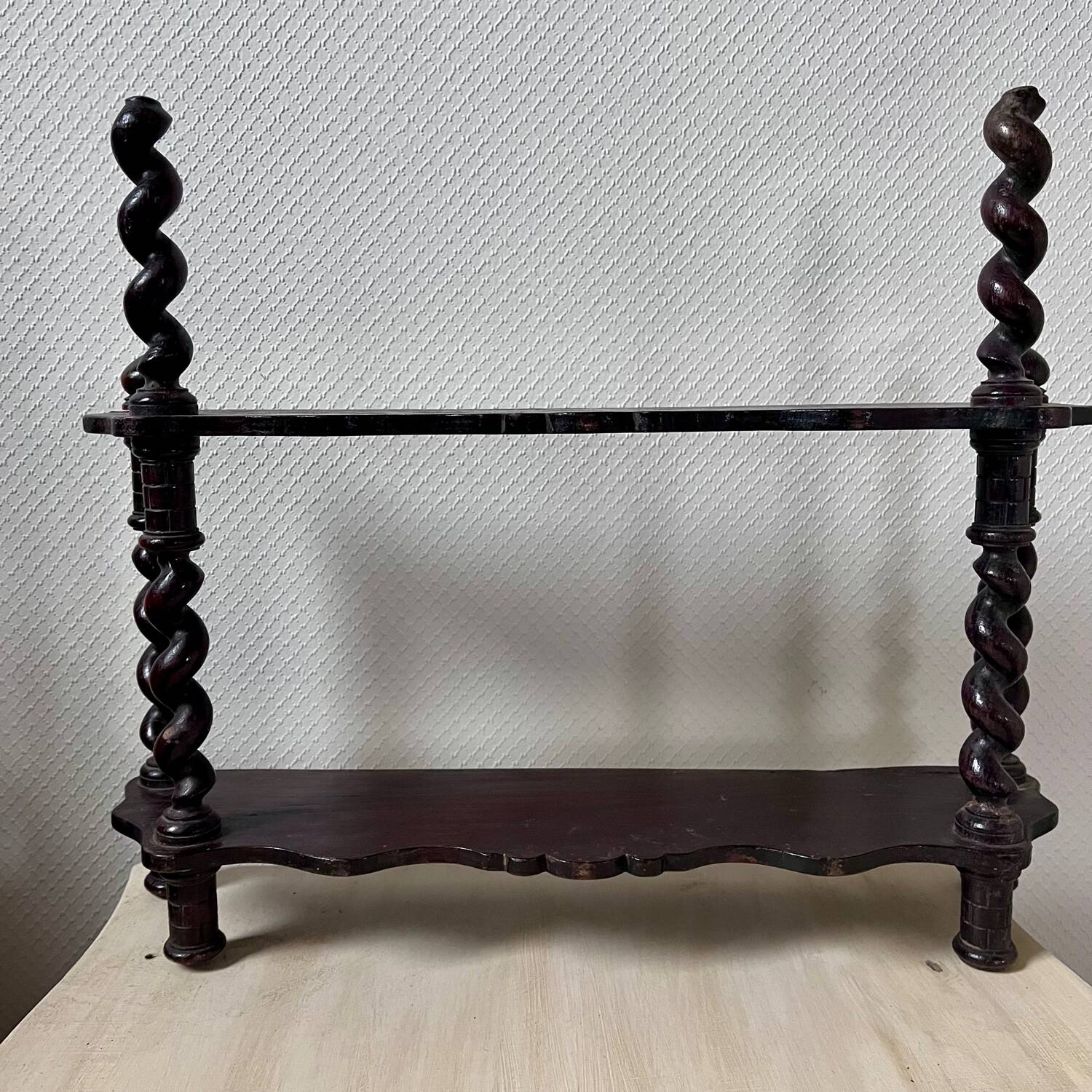 Small NAPOLEON III wooden wall shelf turns