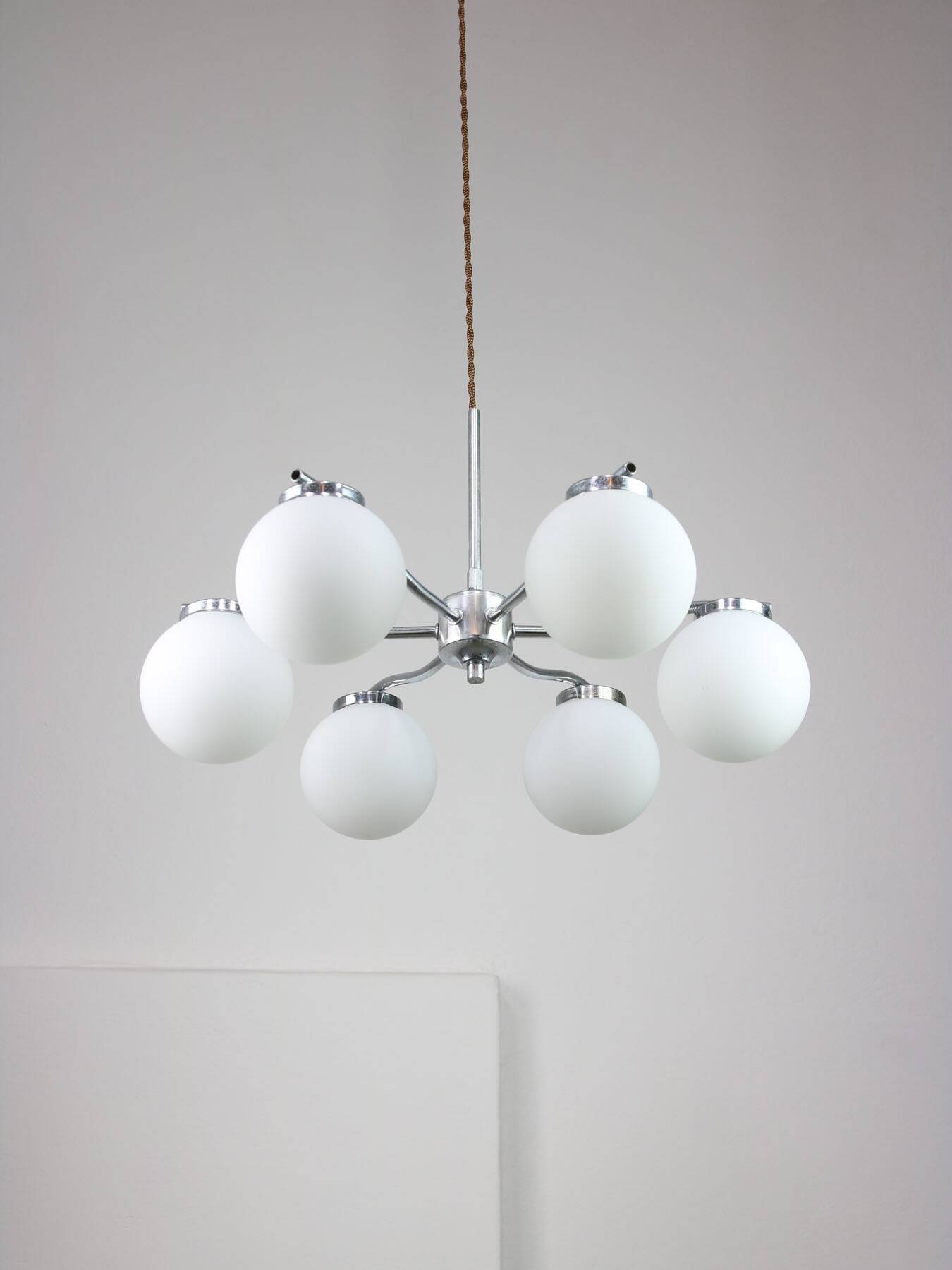 Lustre Vintage en Chrome et Opaline, Italie, années 1970