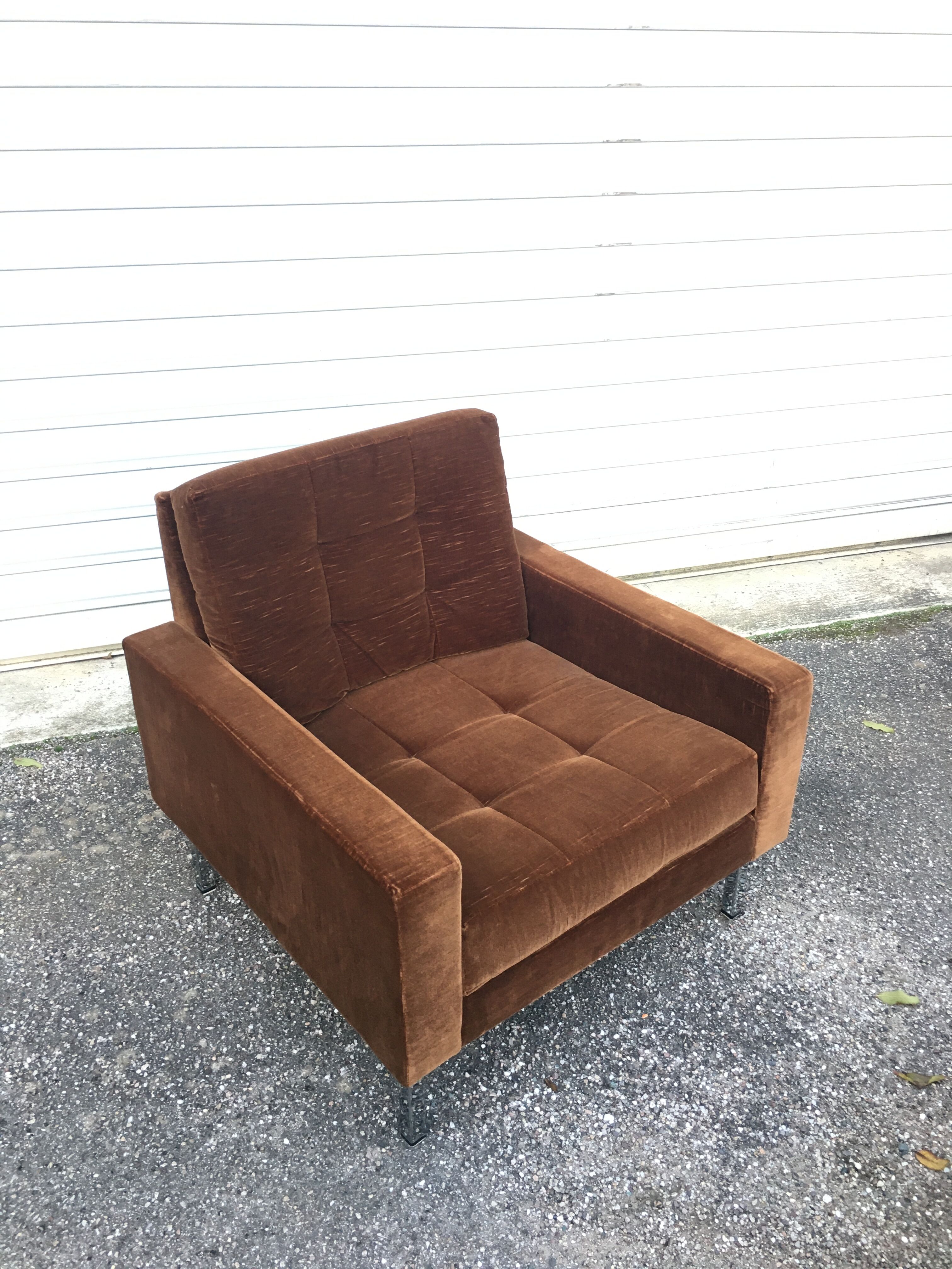 Pair of armchairs and his ottoman, circa 1970