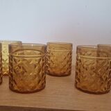 Pernod sa amber glasses