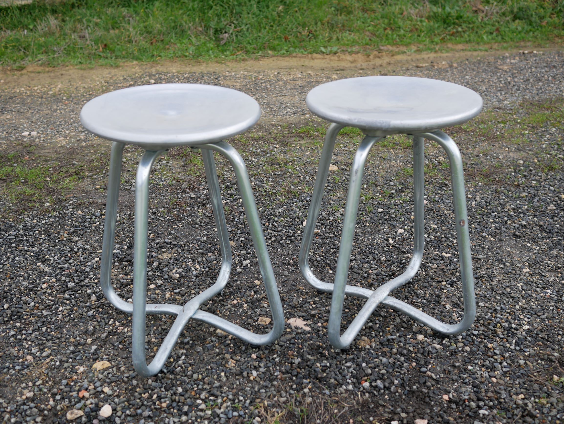 Paire de tabourets industriels