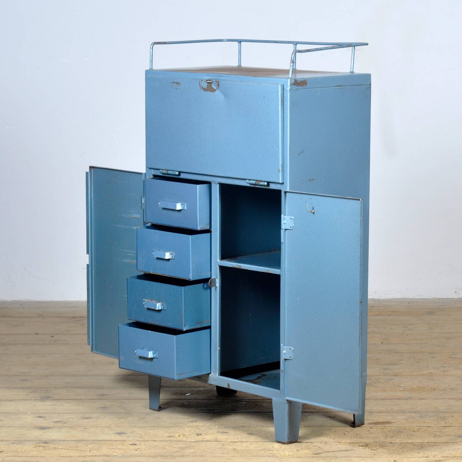 Cabinet industriel à quatre tiroirs des années 1970