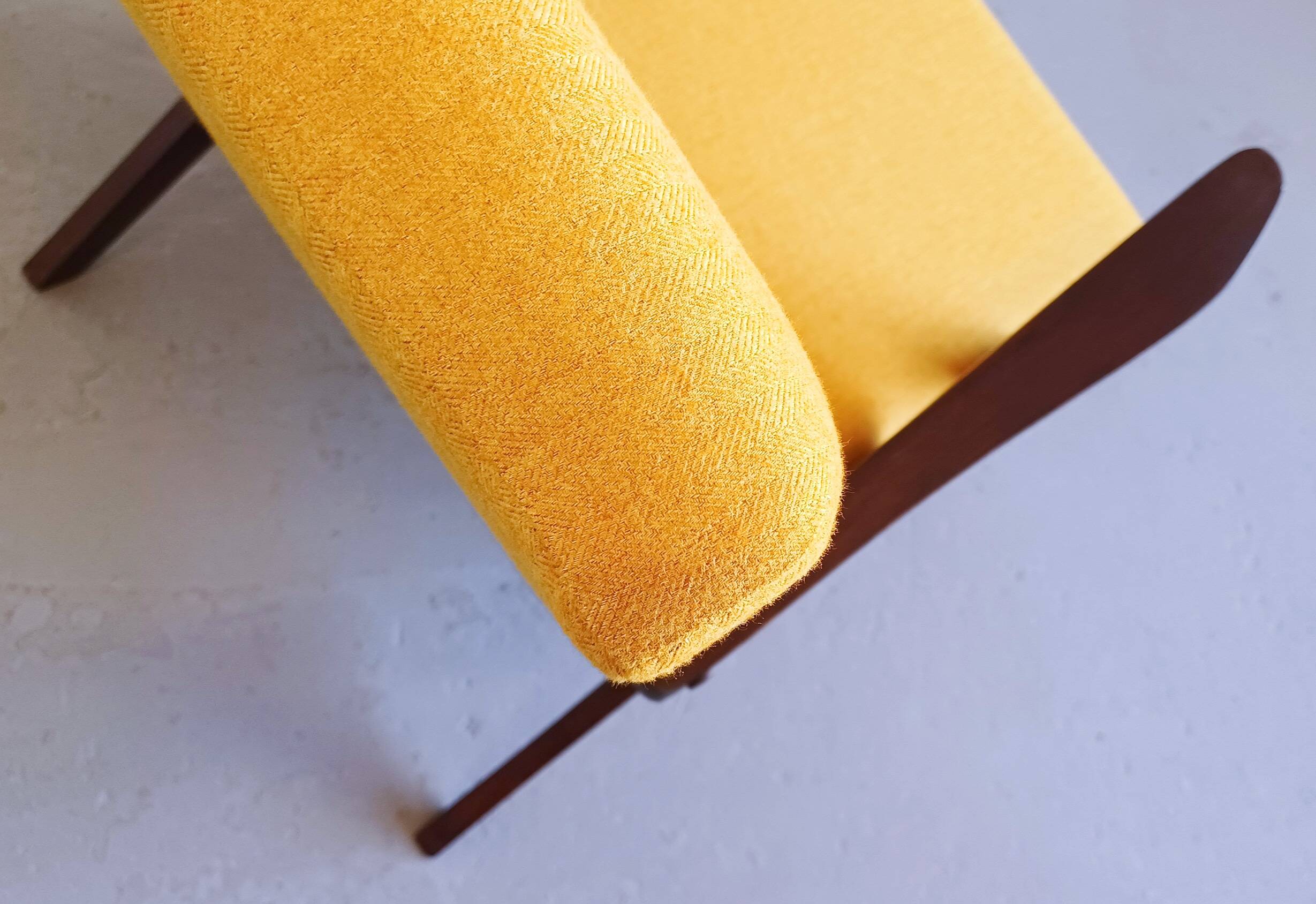 Mid Century Easy Chair Model B 310 Var in Yellow Tweed