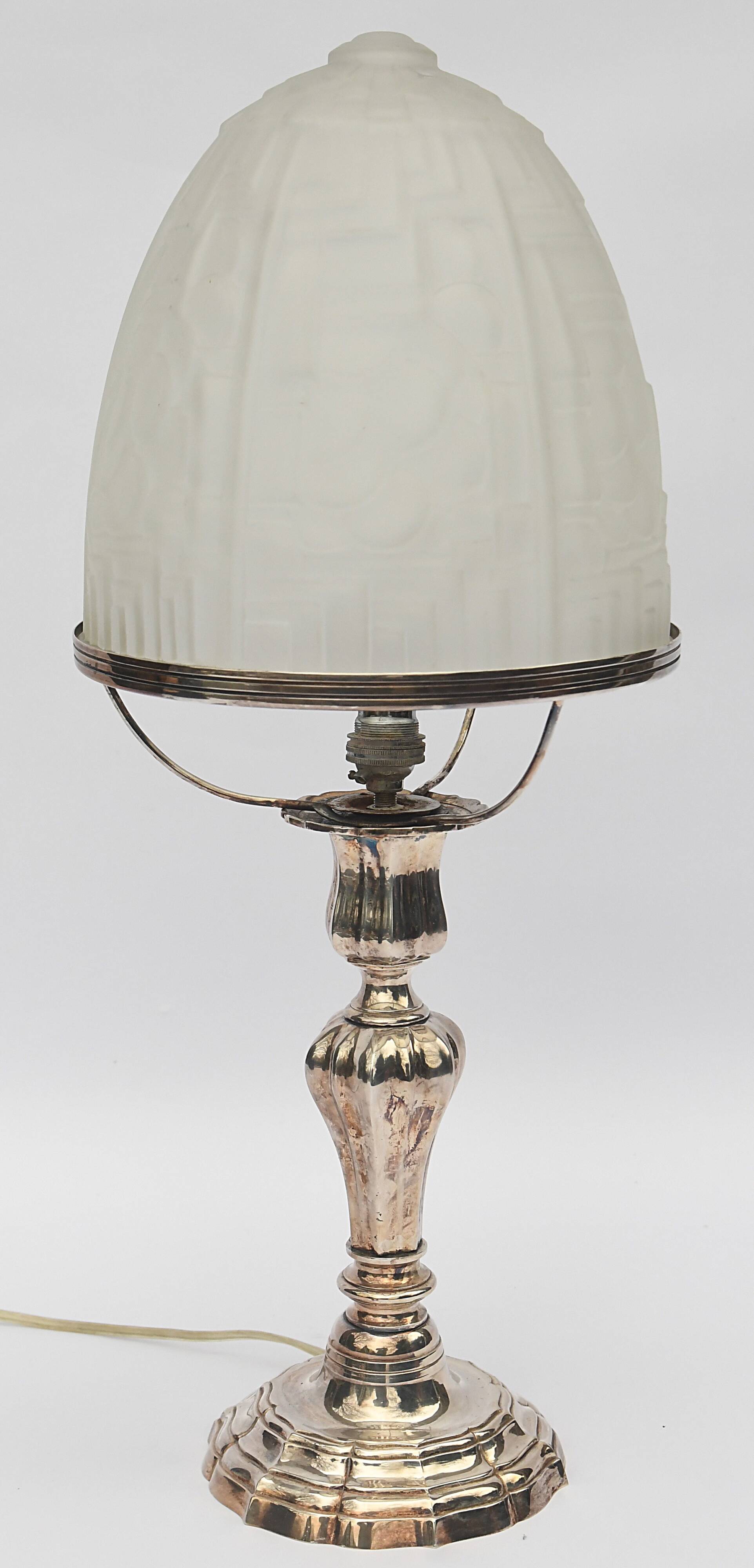 Art Deco lamp in molded glass and silver metal