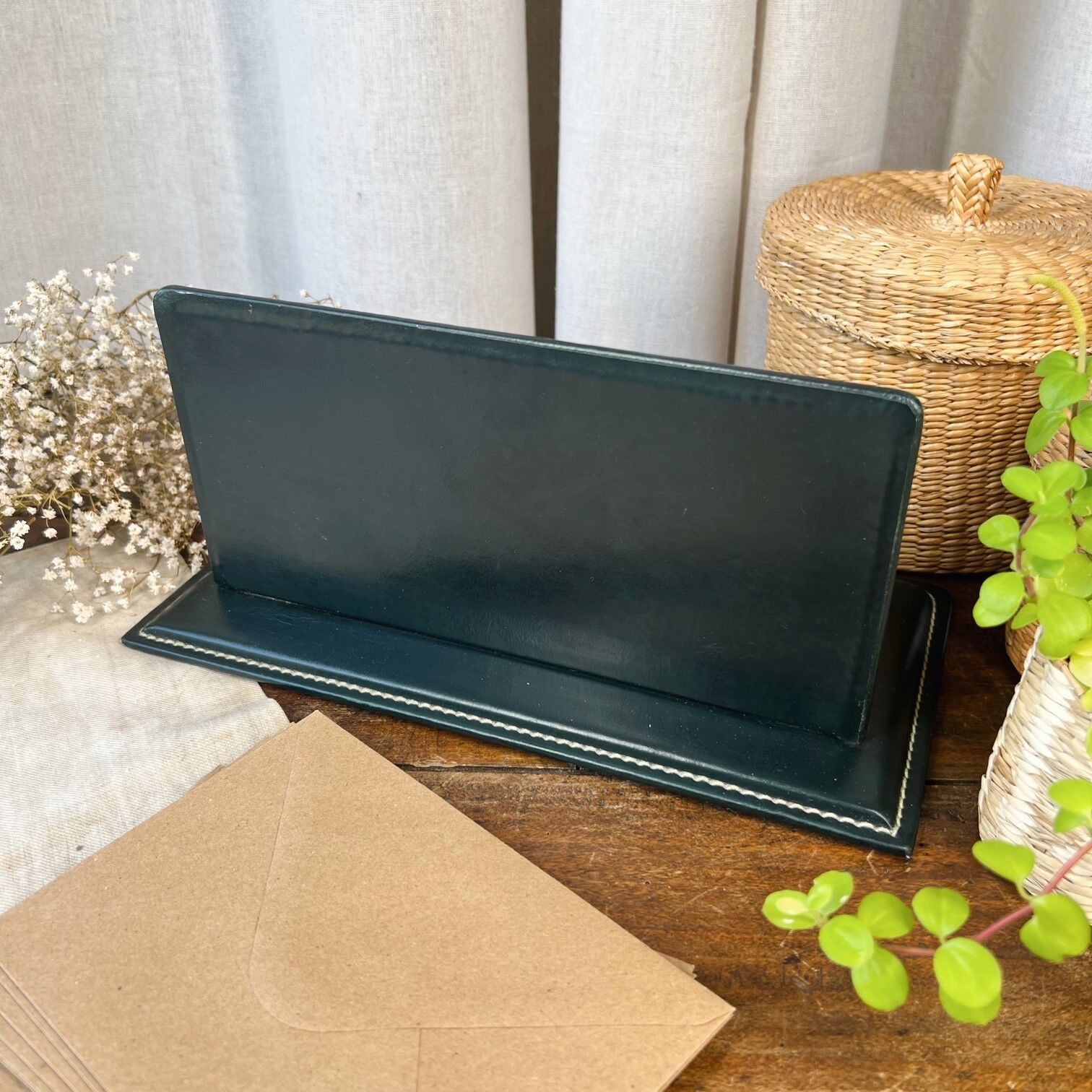 Range-courrier en cuir