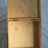 Tripod light wood worker