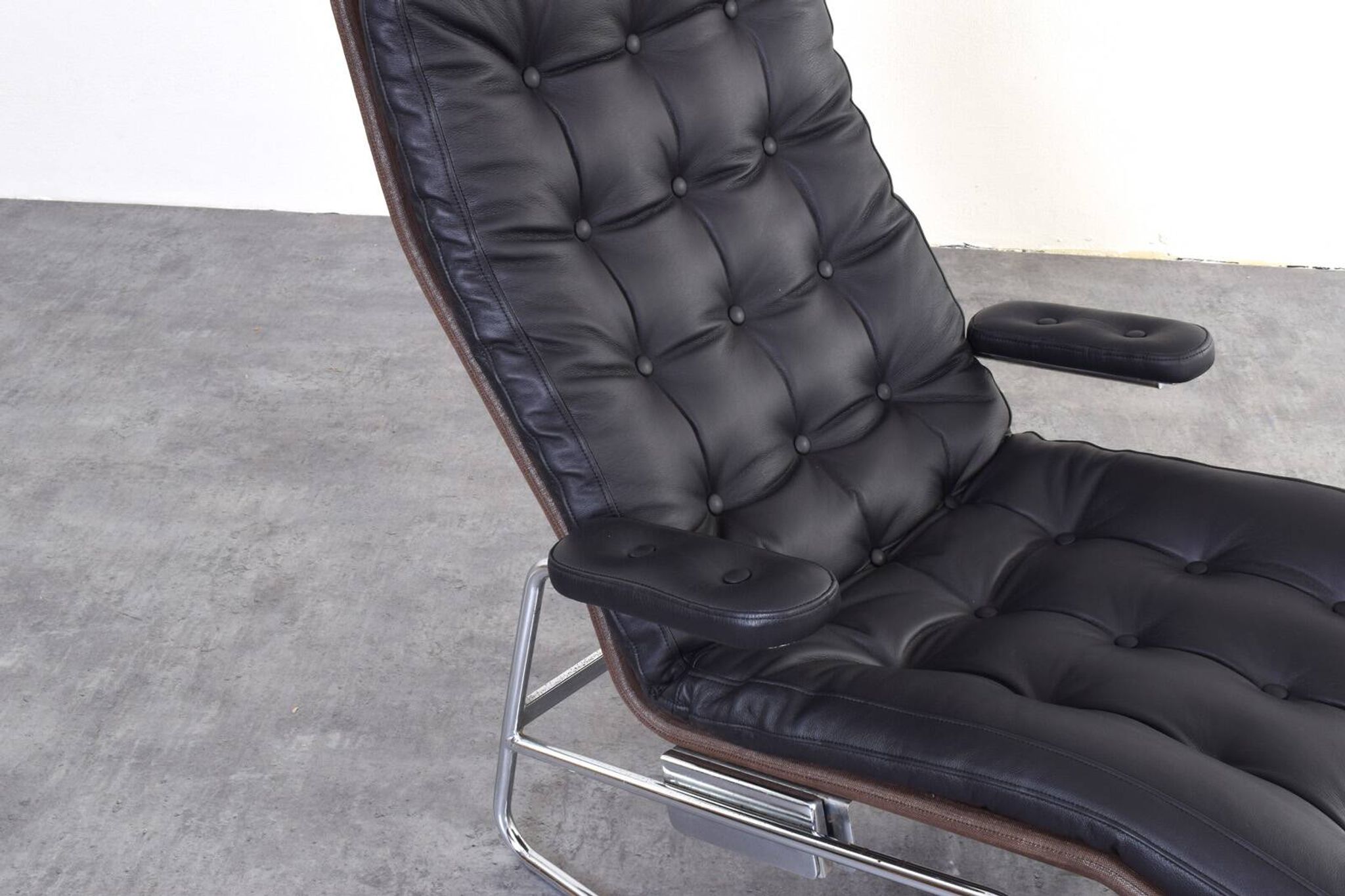 Bauhaus Leather and Chrome Model Fenix Chaise Longue by Sam Larsson for Dux