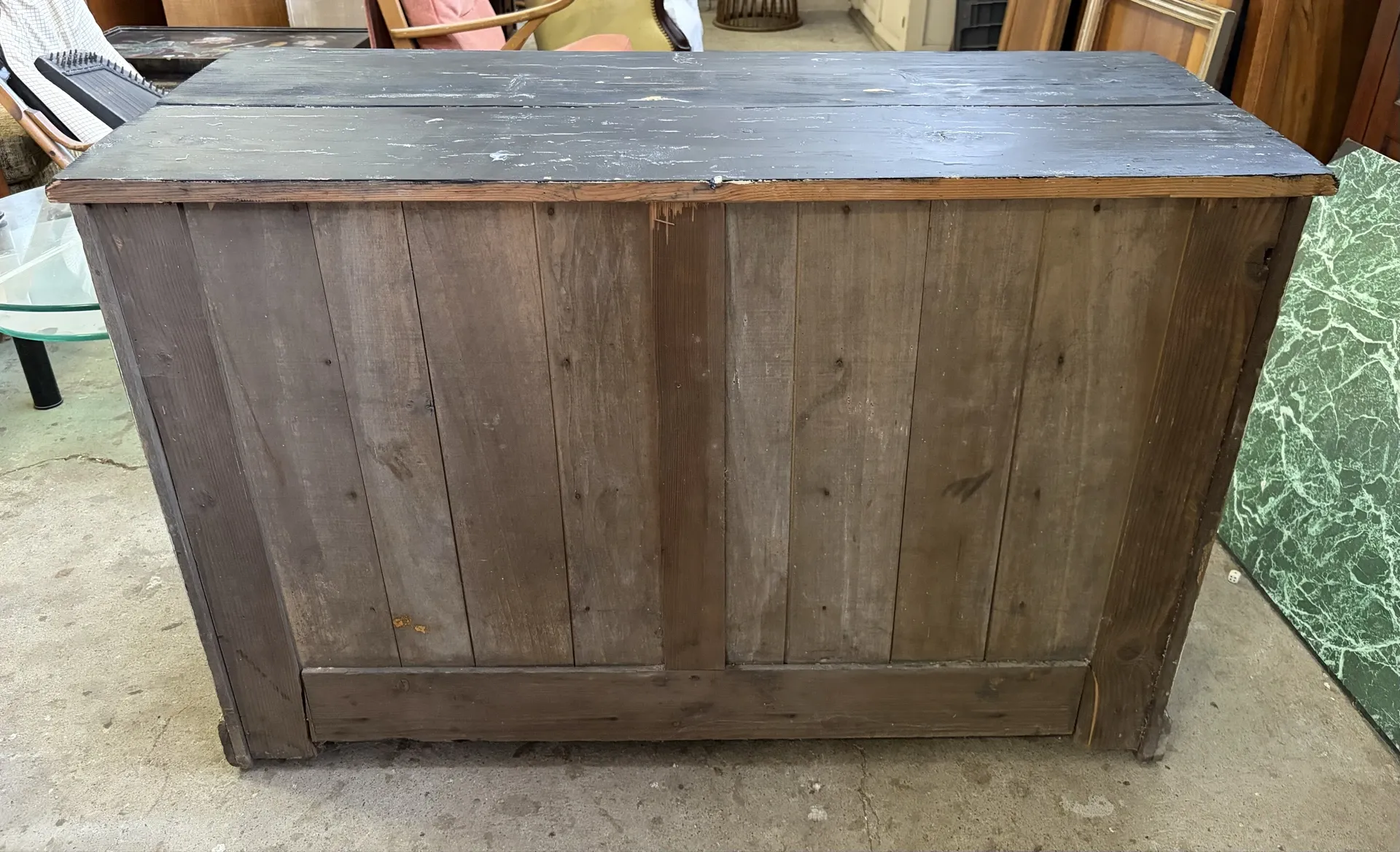 Wooden chest of drawers