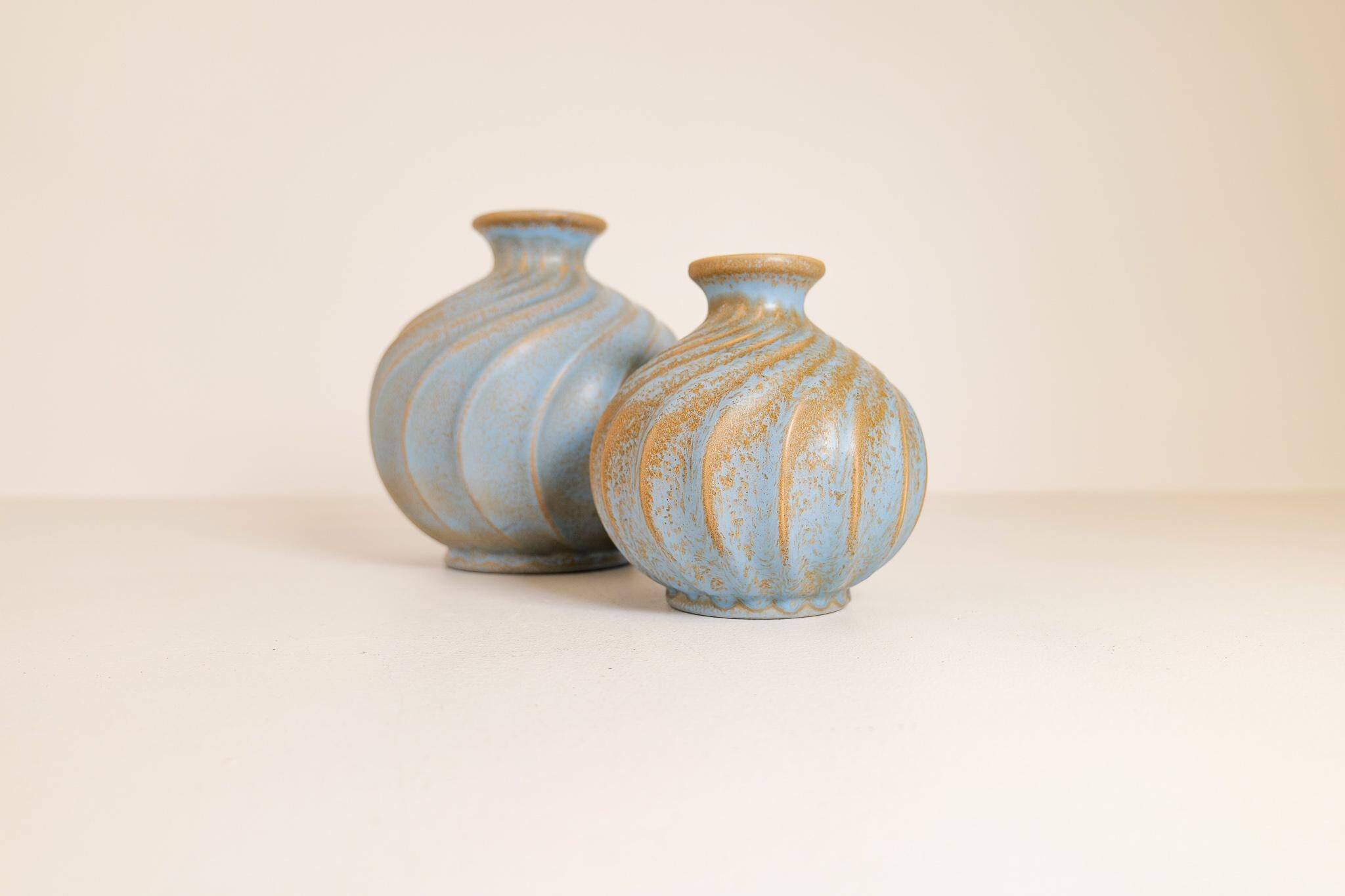 Paire de vases en céramique "Turkos" de style milieu du siècle, Ewald Dahlskog, Bo Fajans, Suède