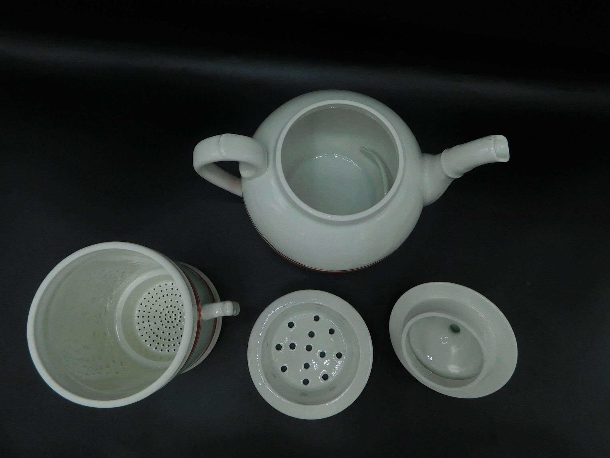 White and orange Pillivuyt tisanière