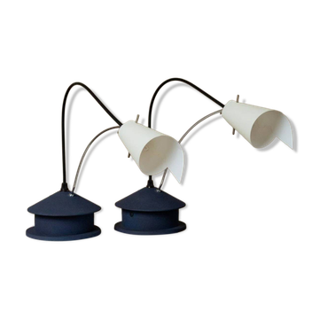 Lampe de table en métal bleu vintage avec un col en chrome ajustable et un abat-jour en plastique origami blanc, Italie des années 1980.