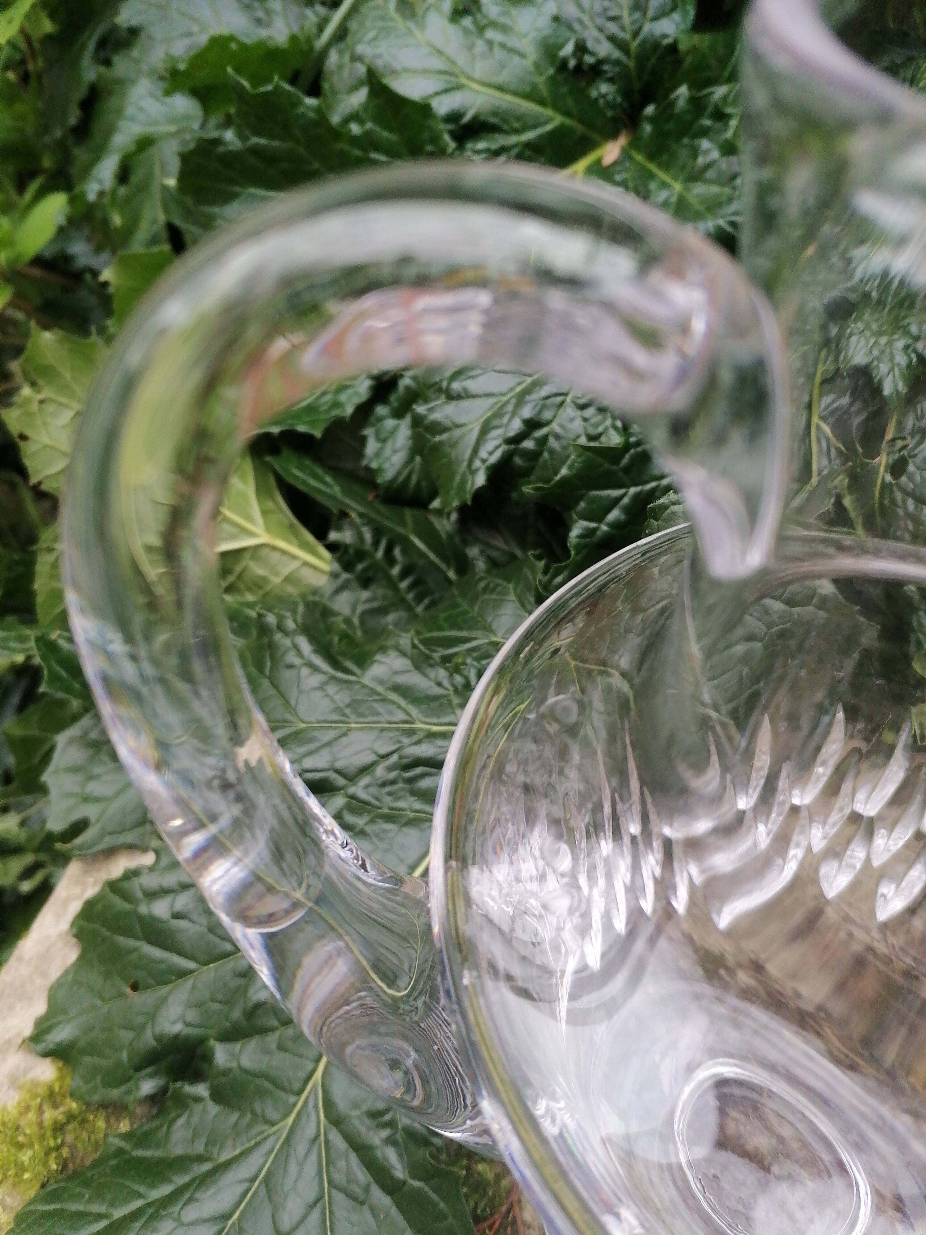 broc en verre taillé