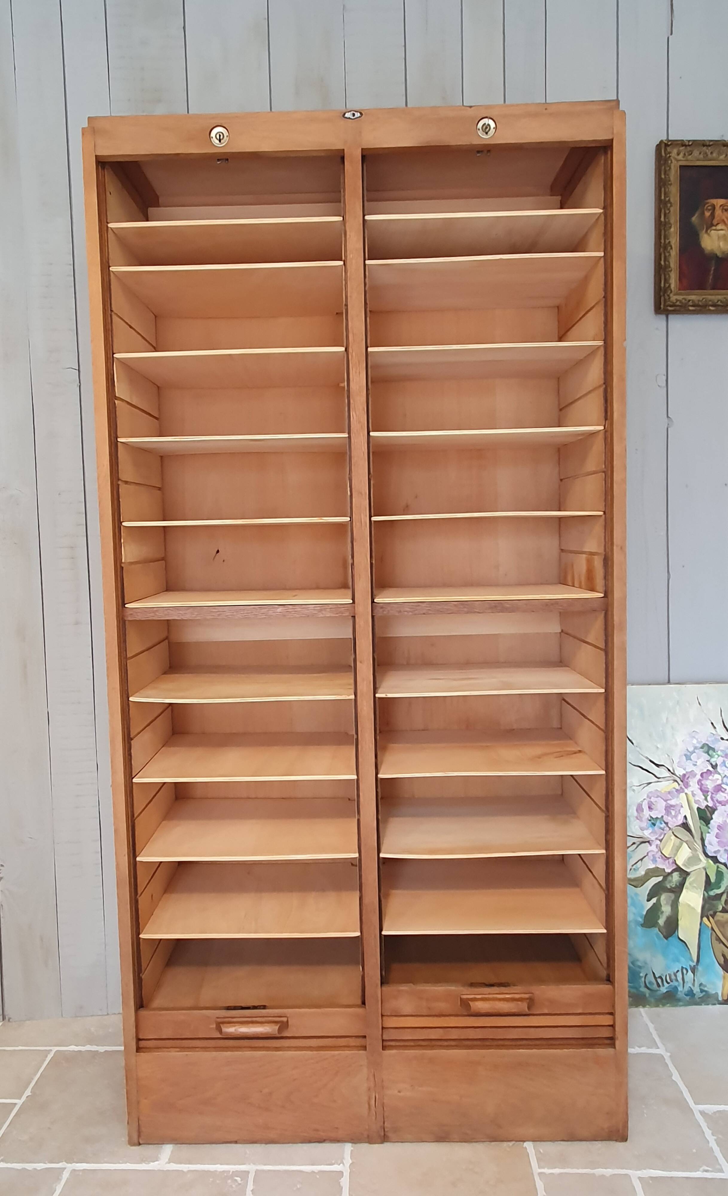 Double curtain cabinet