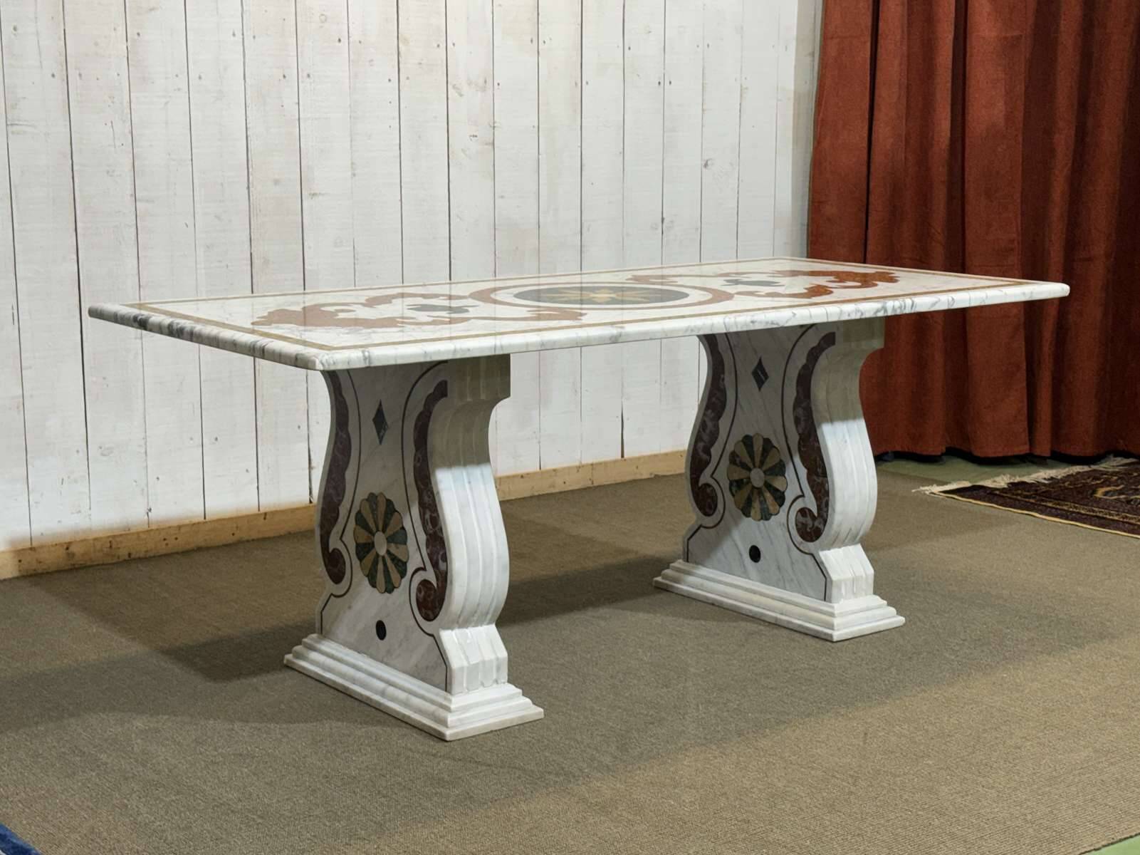Italian marble dining table - 1970s craftsmanship