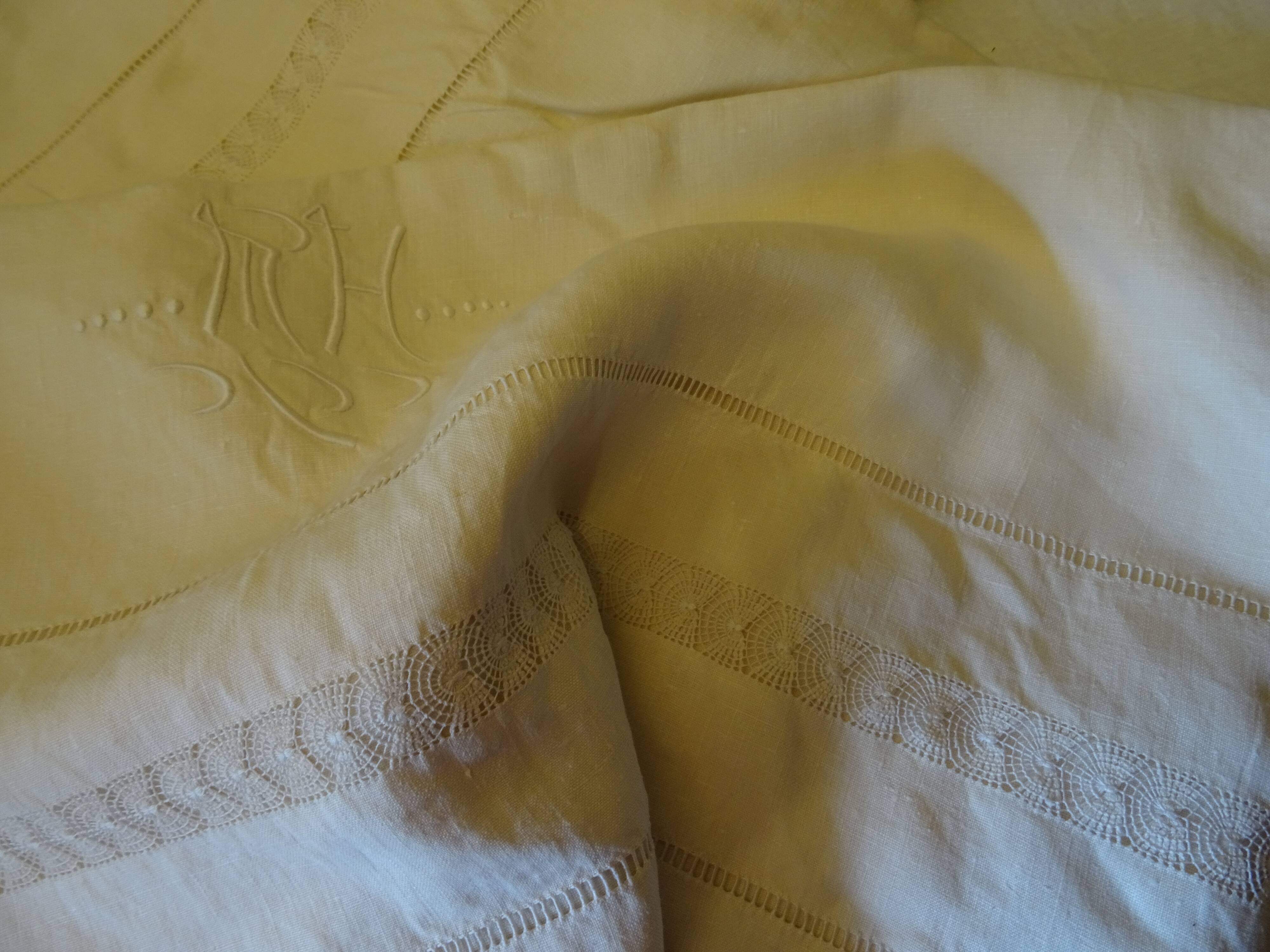 Monogrammed assorted sheet and pilet set